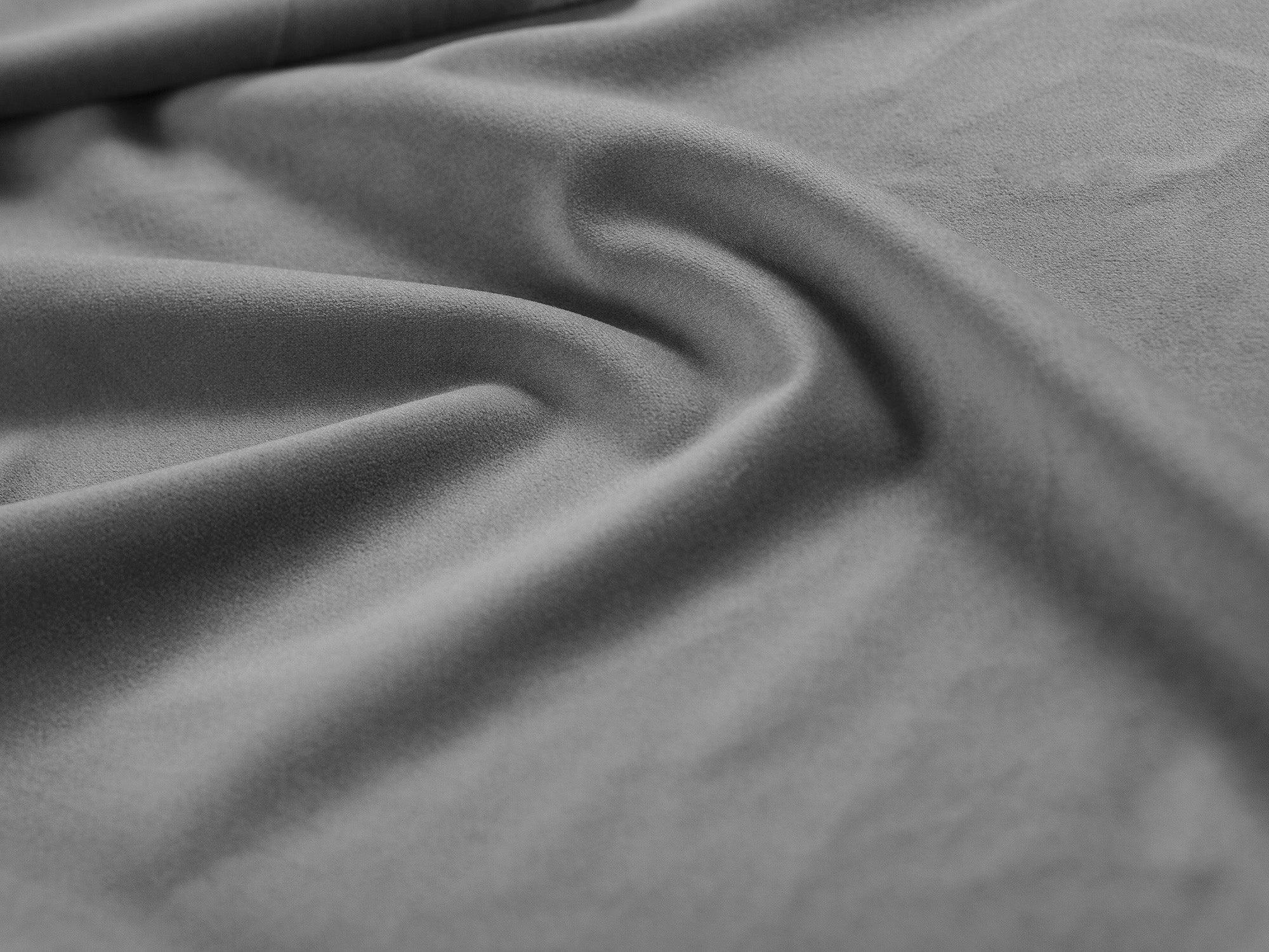 Sofa aksamitna 4-osobowa SKYLER szary Interieurs 86 Eye on Design