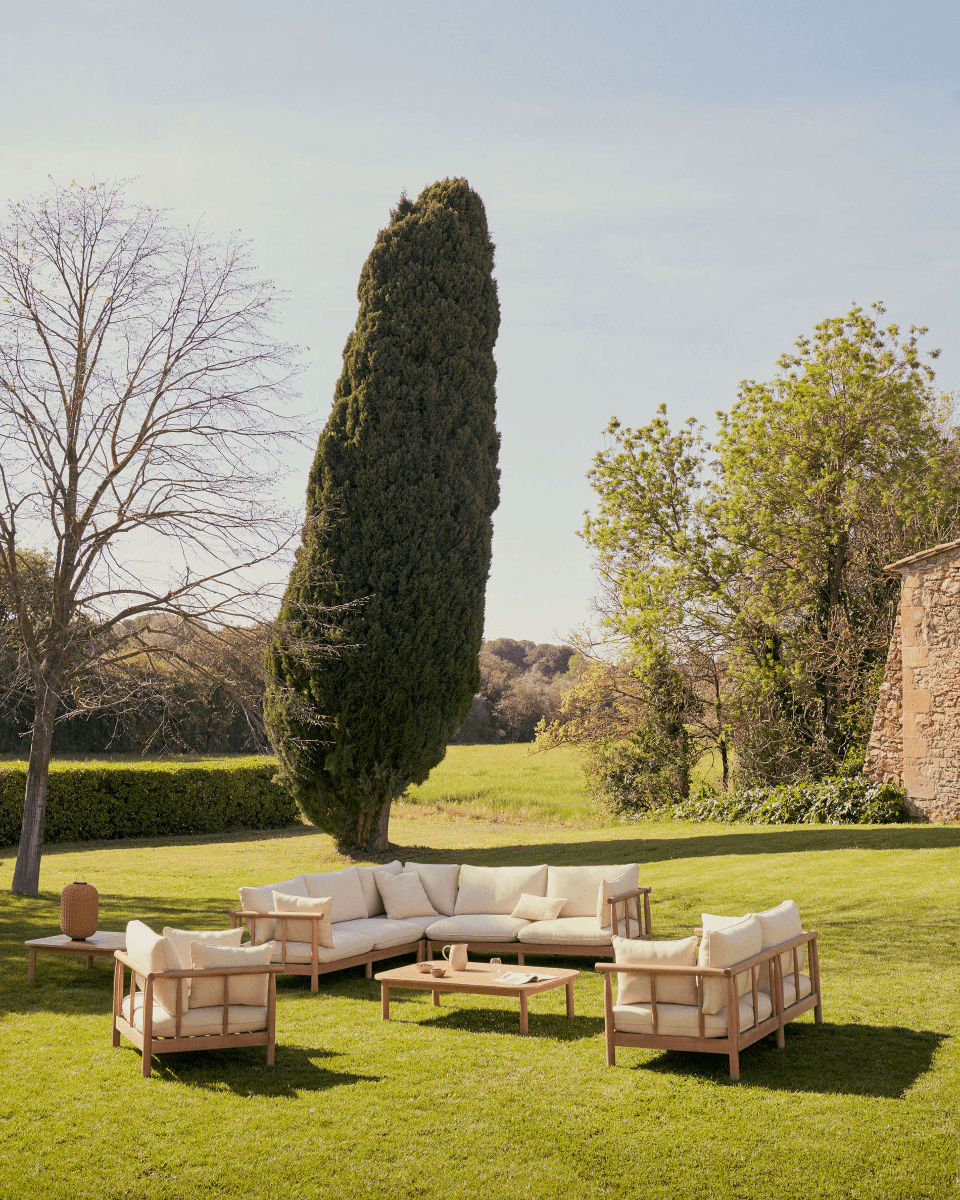 Sofa ogrodowa 2-osobowa SACOVA lite drewno eukaliptusowe La Forma Eye on Design