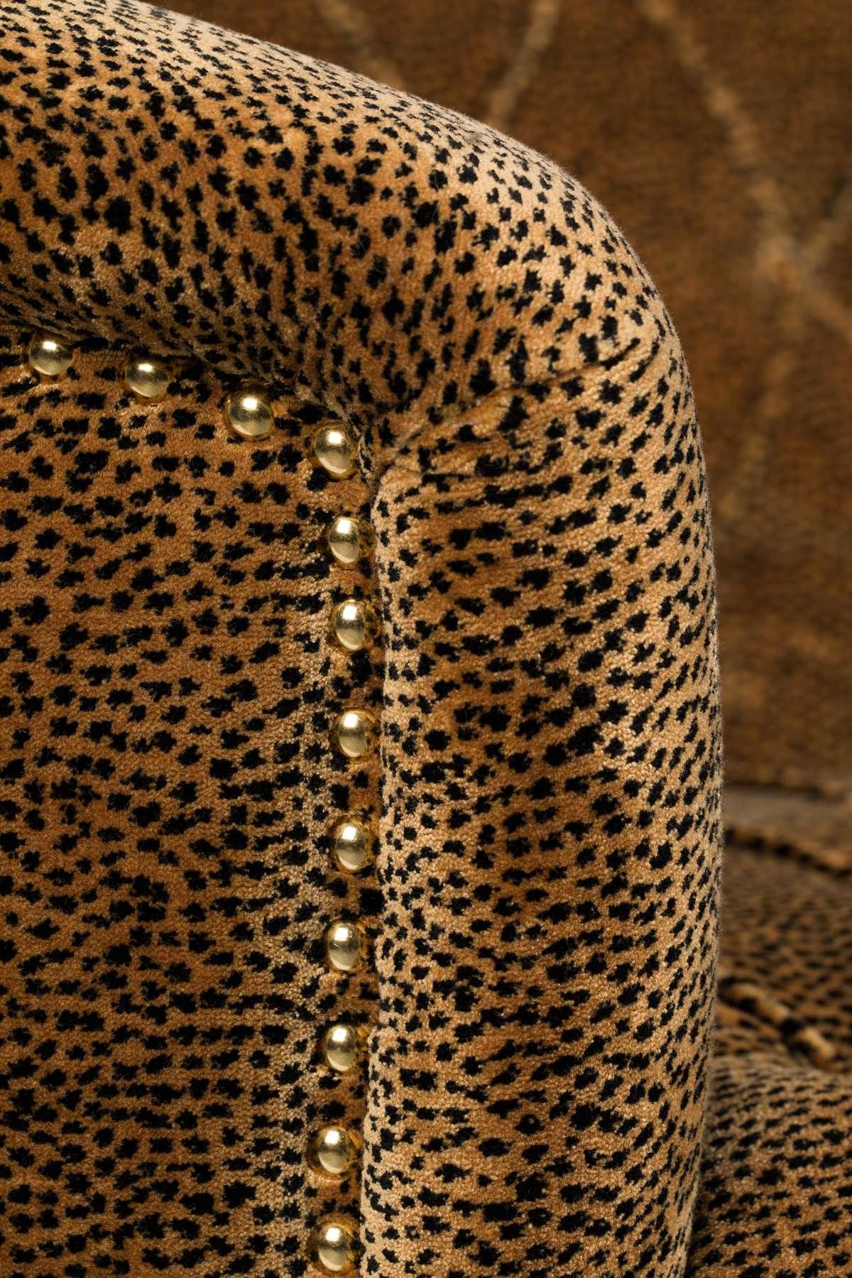 Sofa TOO PRETTY TO SIT ON panterka Bold Monkey Eye on Design