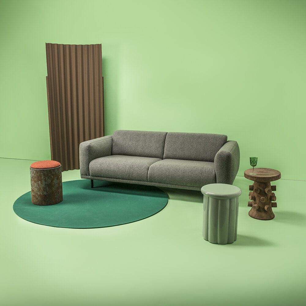 Sofa w tkaninie boucle 2-osobowa TEDDY oliwkowy Pols Potten Eye on Design