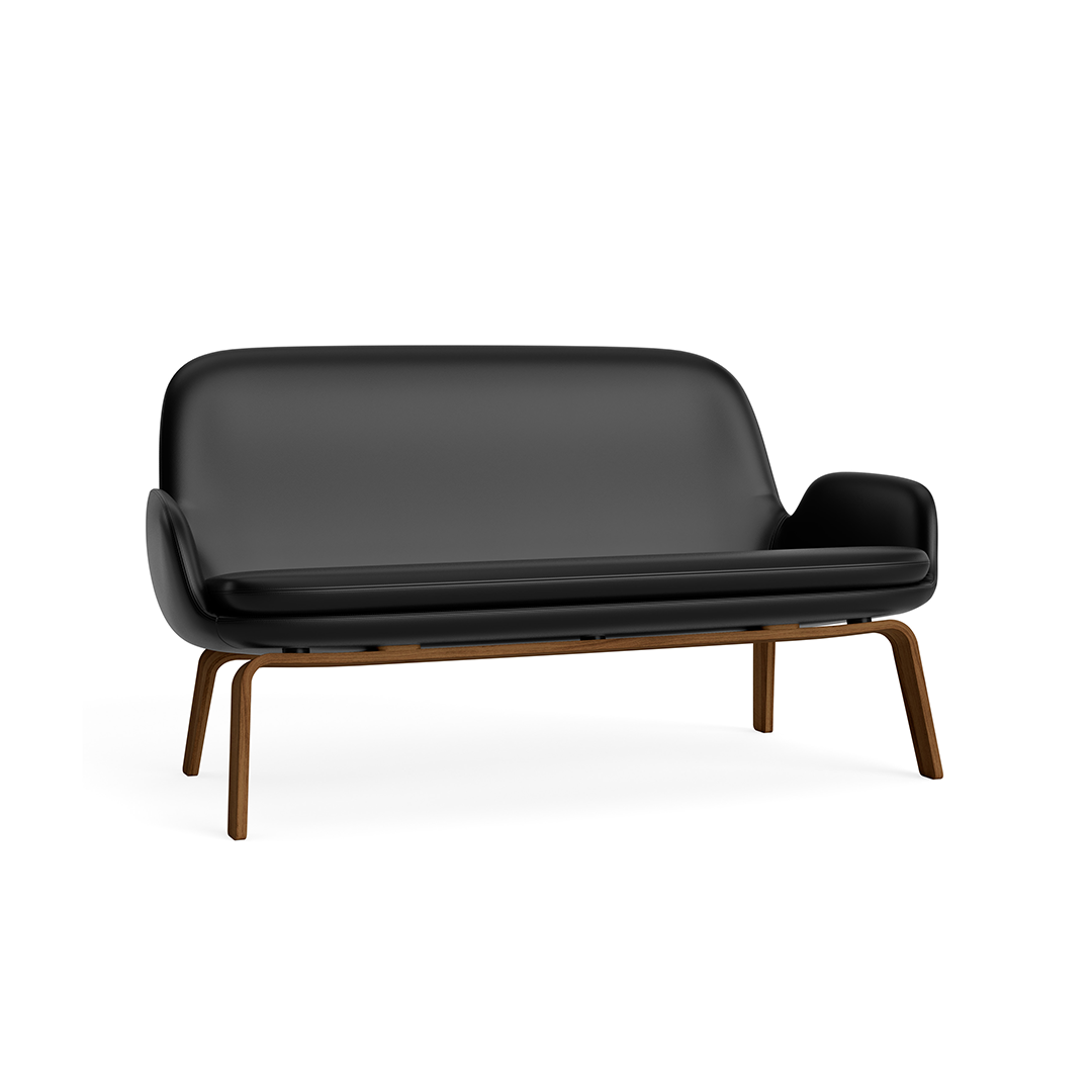 Sofa tapicerowana ERA orzechowa podstawa – Normann Copenhagen