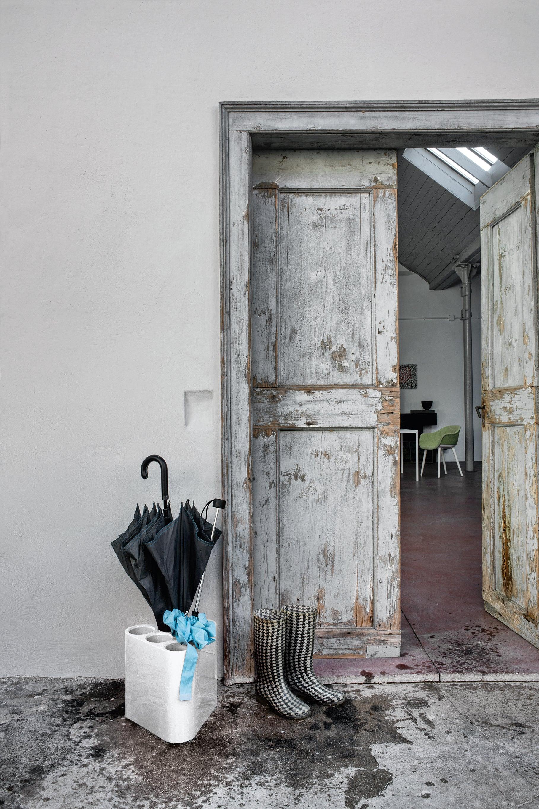 Stojak na parasole POPPINS czarny Magis Eye on Design