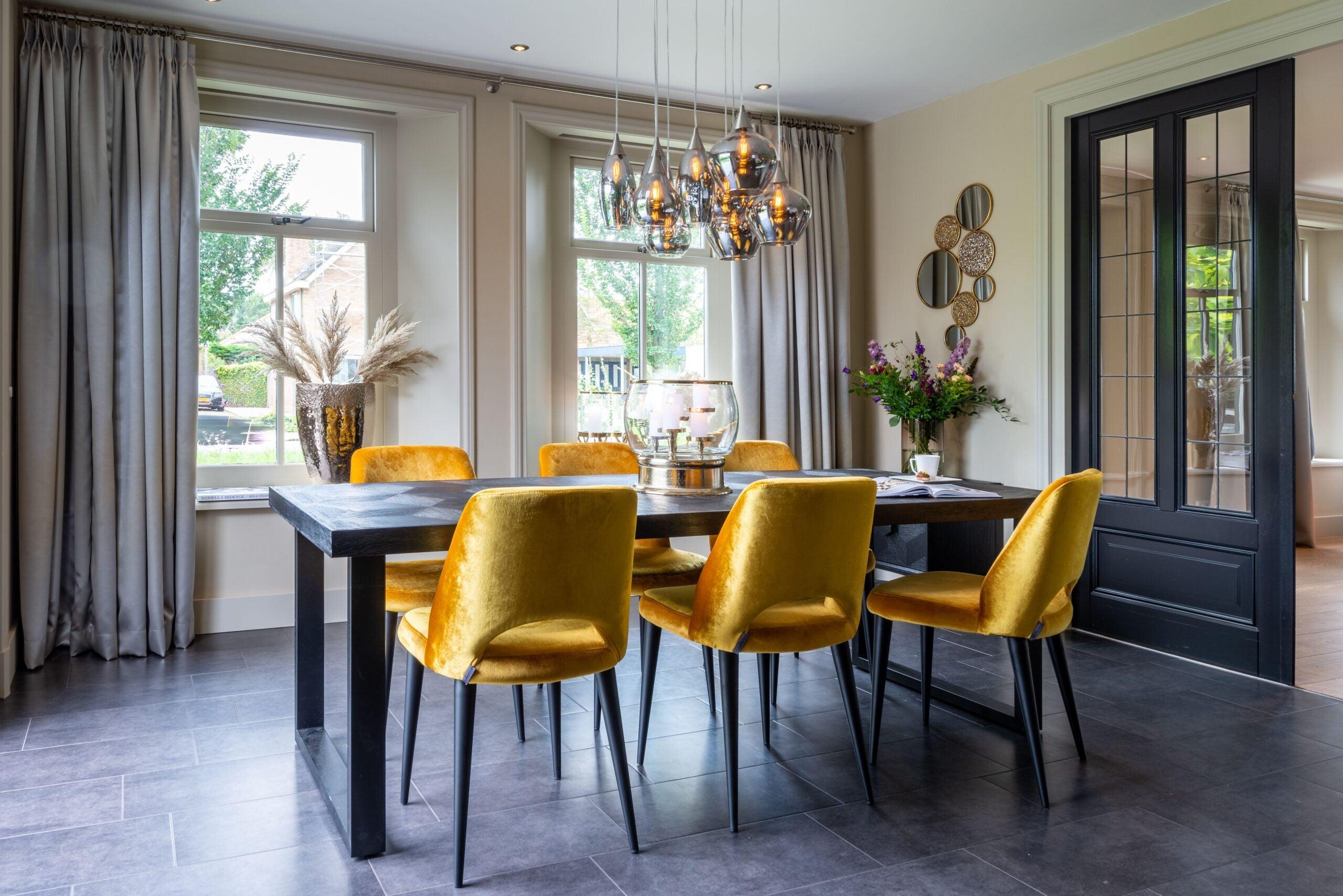 Stół BLAX czarny fornir dębowy Richmond Interiors Eye on Design