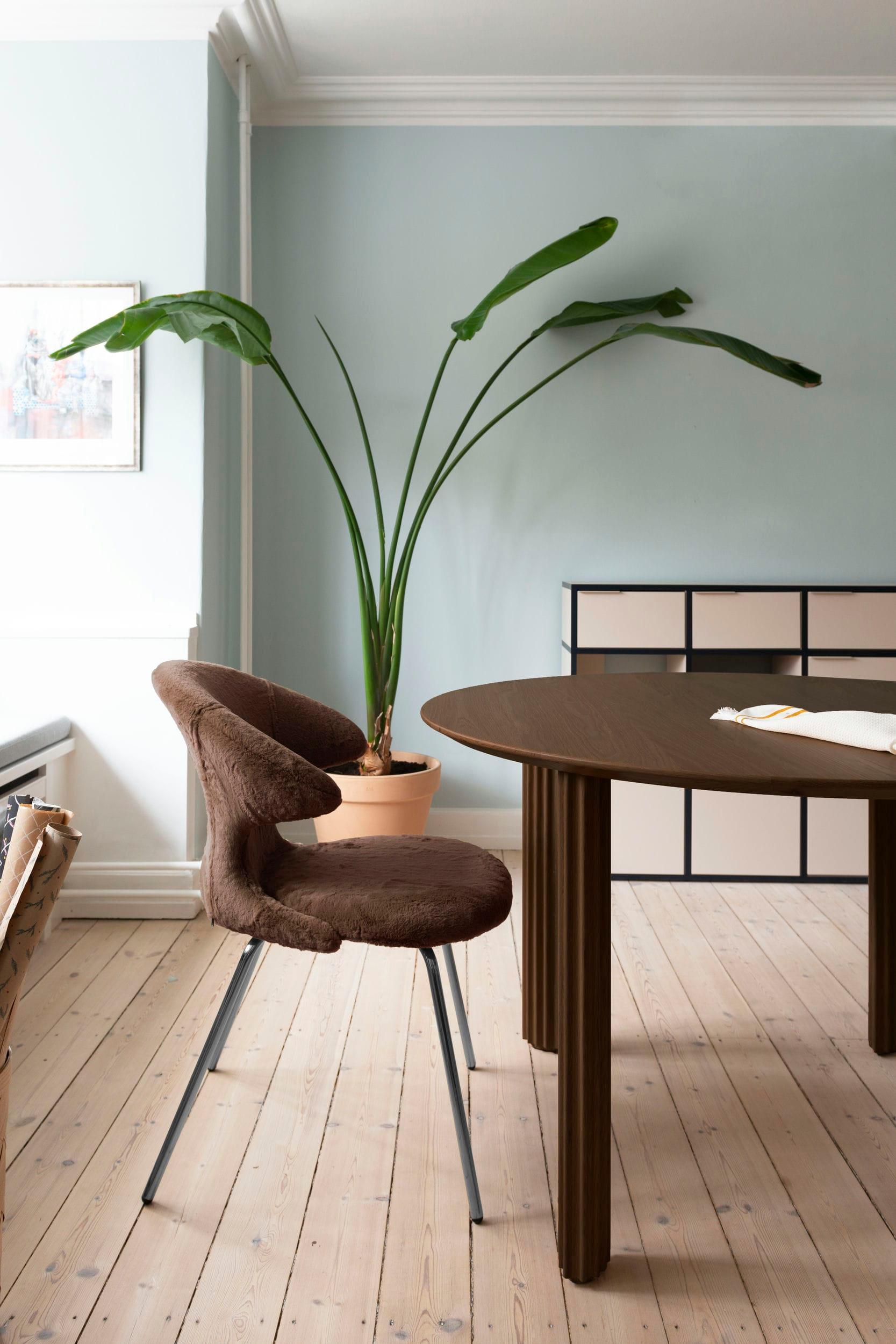 Stół COMFORT CIRCLE ciemny dąb UMAGE Eye on Design