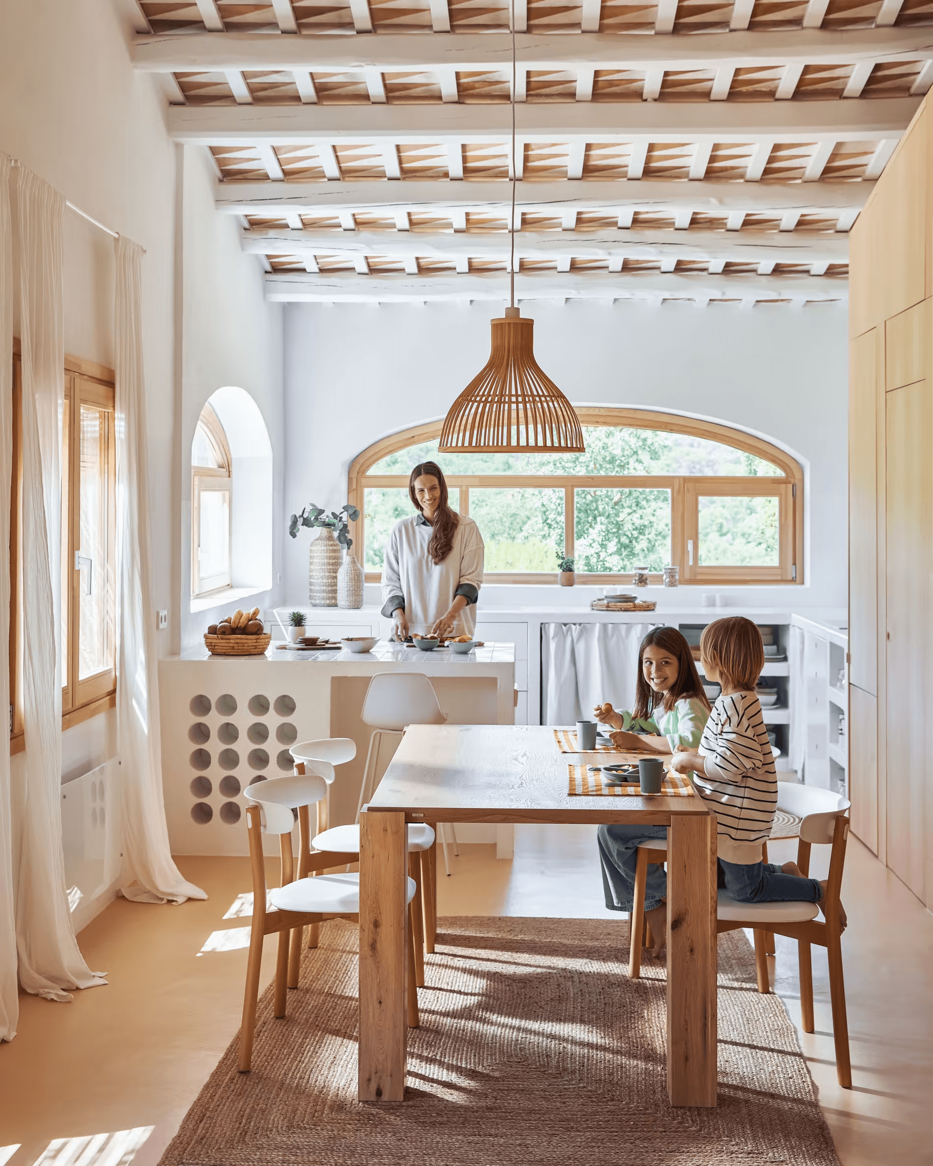 Stół DEYANIRA drewno dębowe La Forma Eye on Design