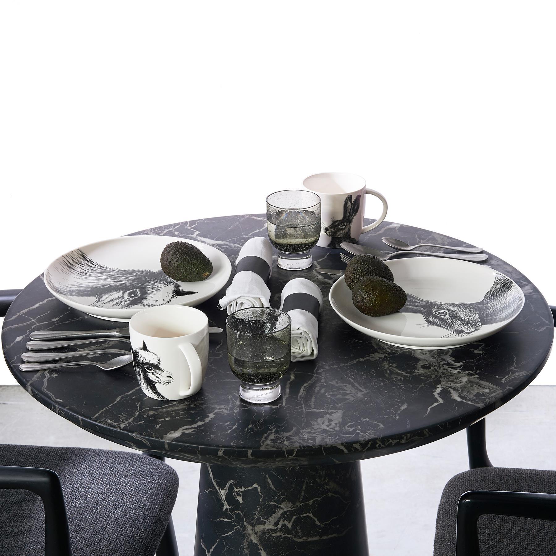 Stół MARBLE LOOK DISC czarny Pols Potten Eye on Design