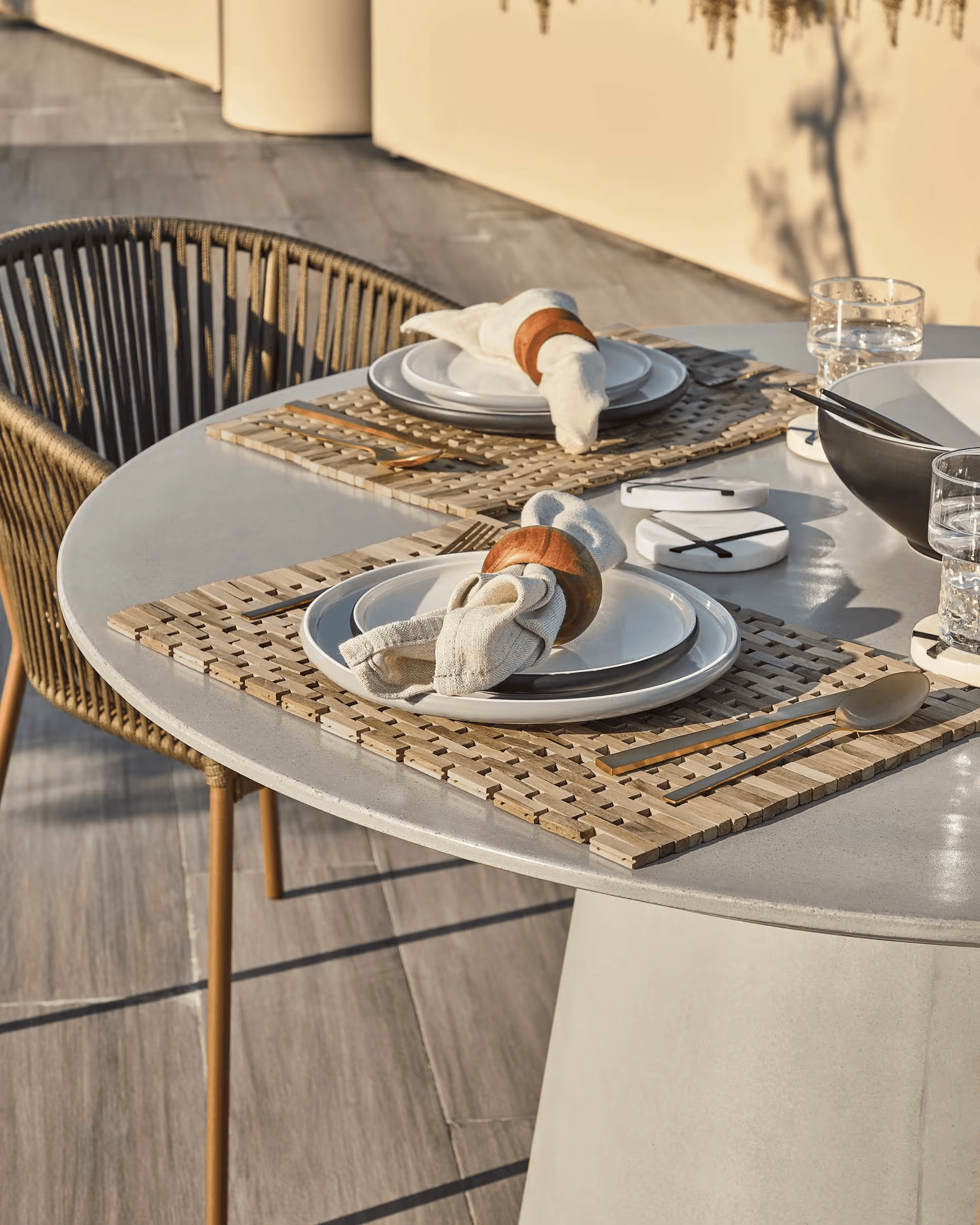 Stół ogrodowy ITAI szary cement La Forma Eye on Design