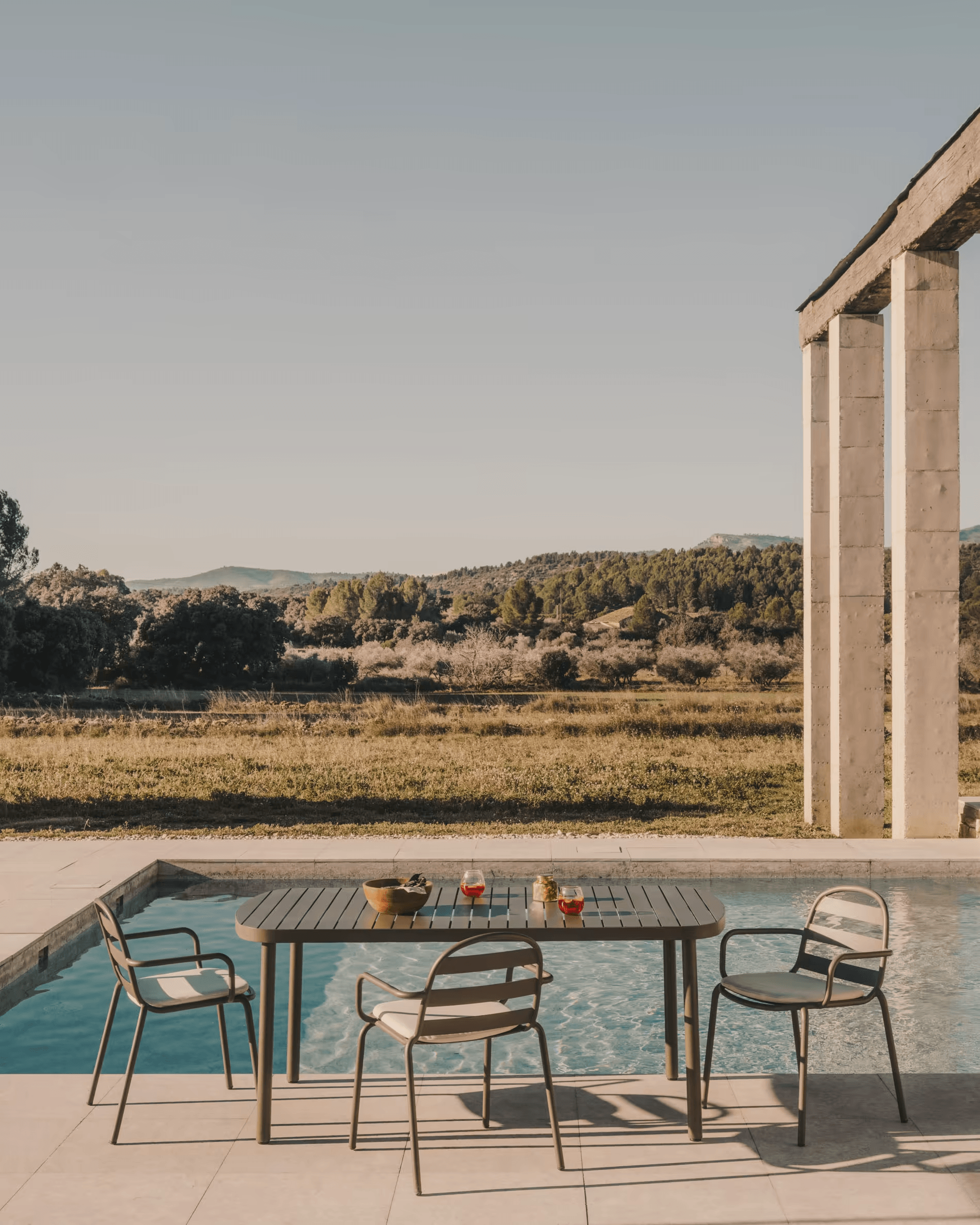 Stół ogrodowy JONCOLS szary La Forma Eye on Design