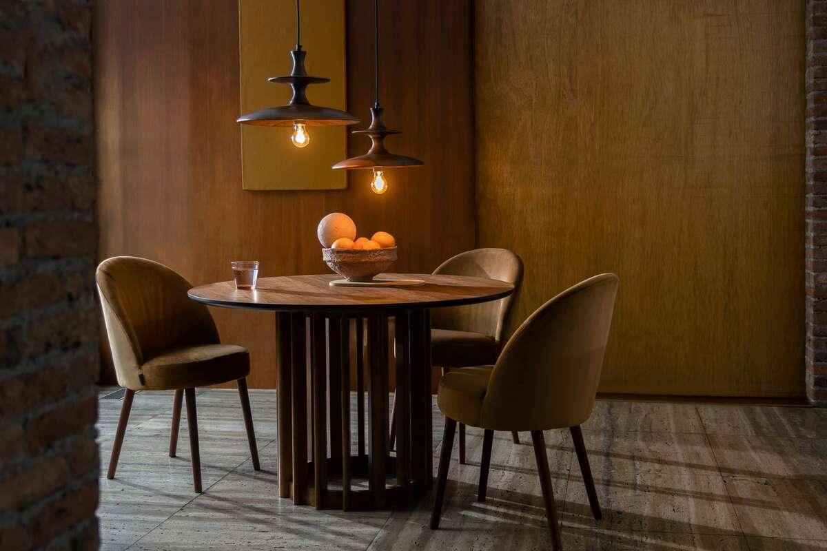 Stół okrągły BARLET drewno dębowe Dutchbone Eye on Design