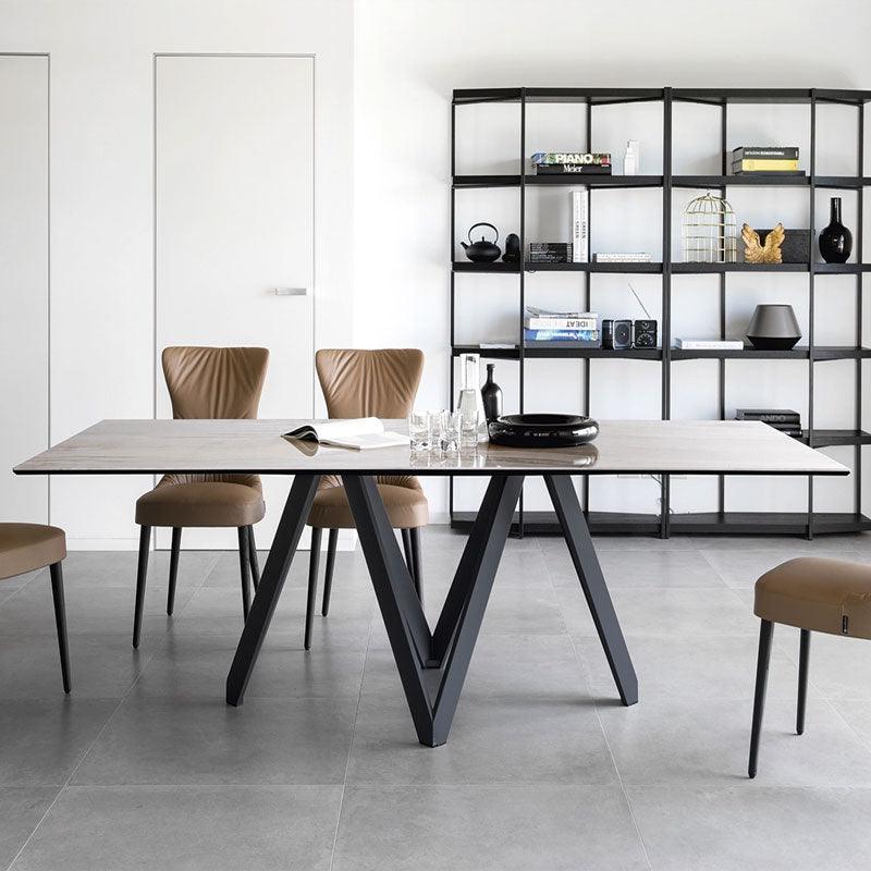 Stół prostokątny CARTESIO kremowy marmur z metalową podstawą Calligaris Eye on Design