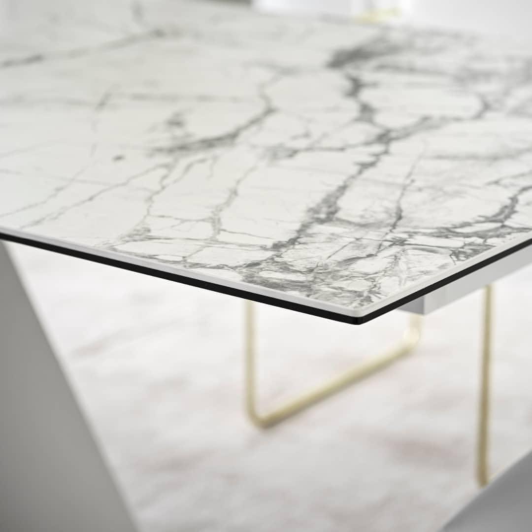 Stół prostokątny rozkładany ICARO biały marmur, marka Calligaris