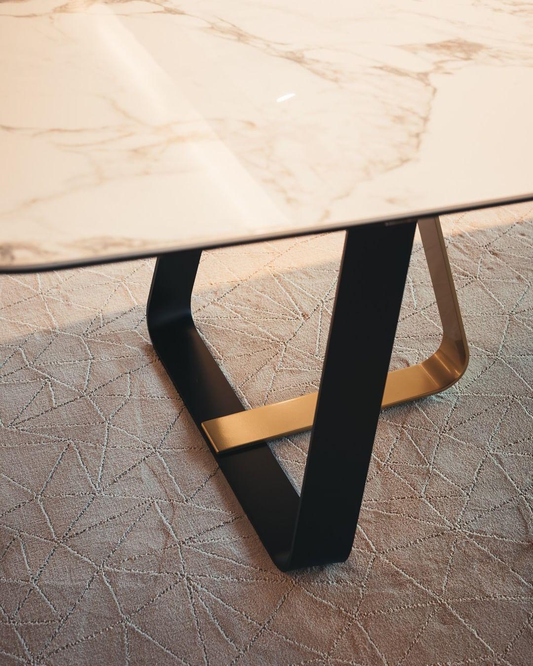 Stół prostokątny SUNSHINE biały marmur, marka Calligaris