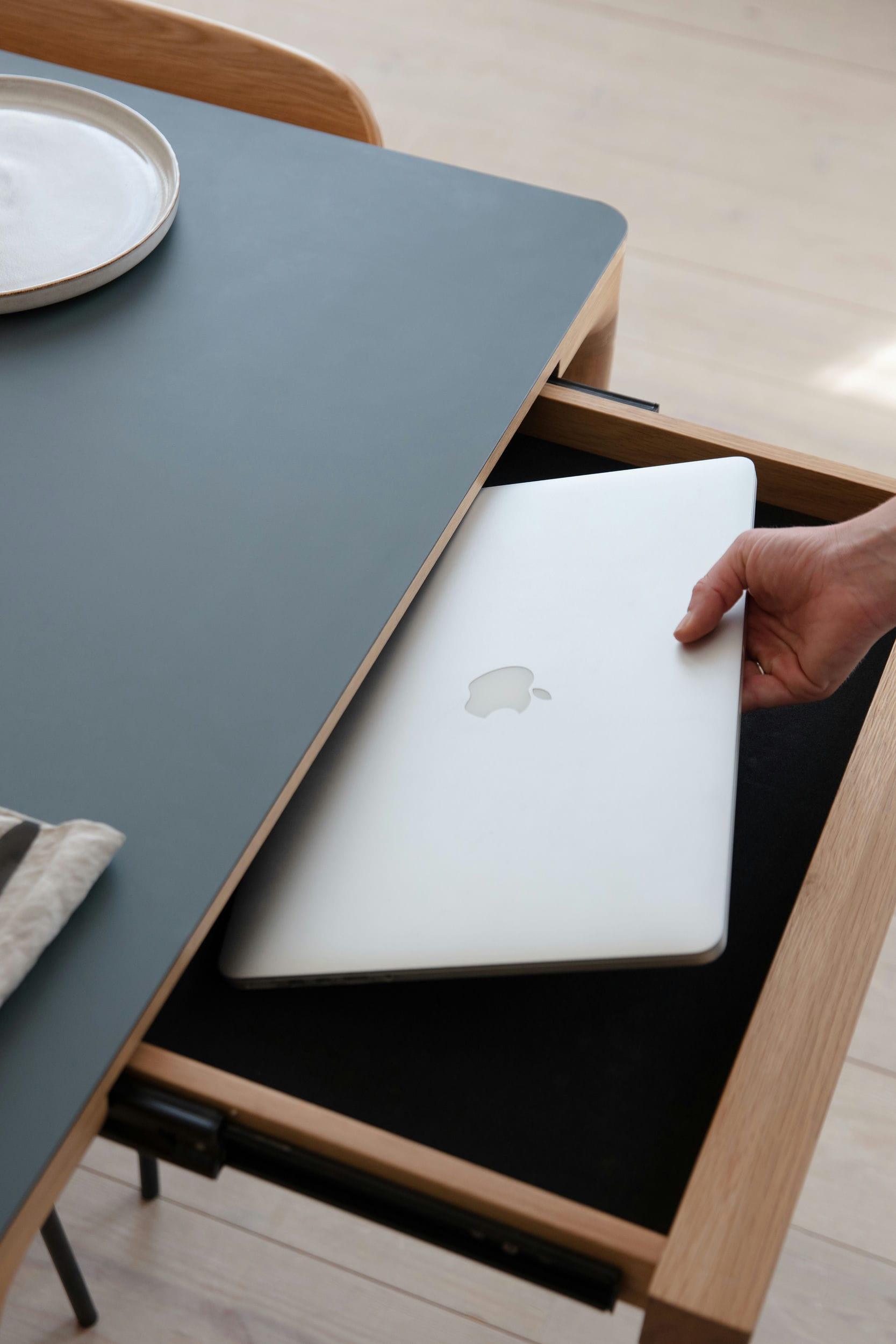 Stół rozkładany HEART'N'SOUL dębowy z oliwkowym blatem UMAGE Eye on Design