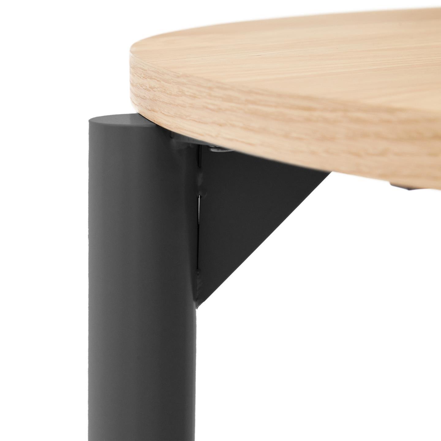 Stół rozkładany MONTUIRI fornir dębowy z czarną podstawą La Forma Eye on Design