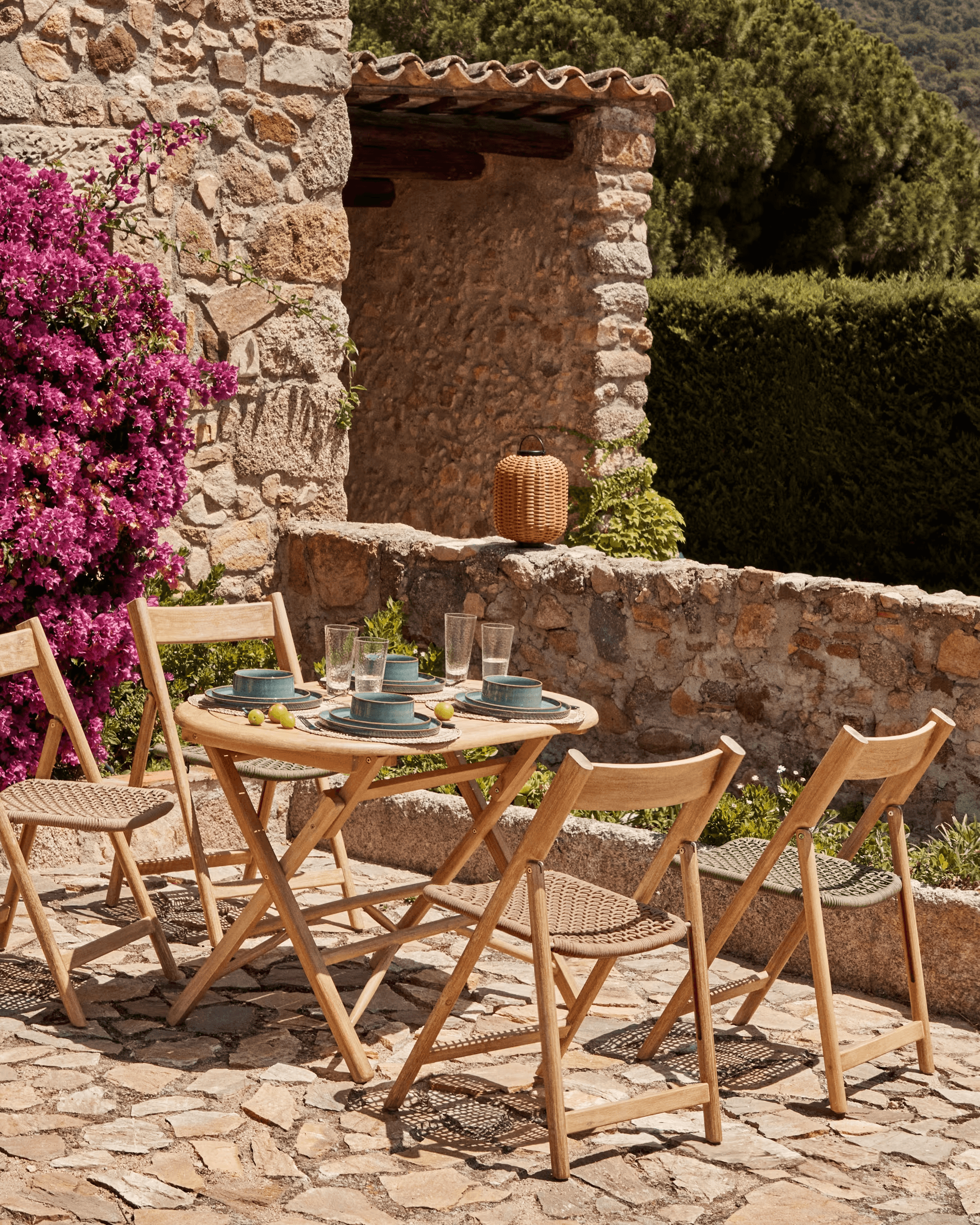 Stół składany DANDARA lite drewno akacjowe La Forma Eye on Design