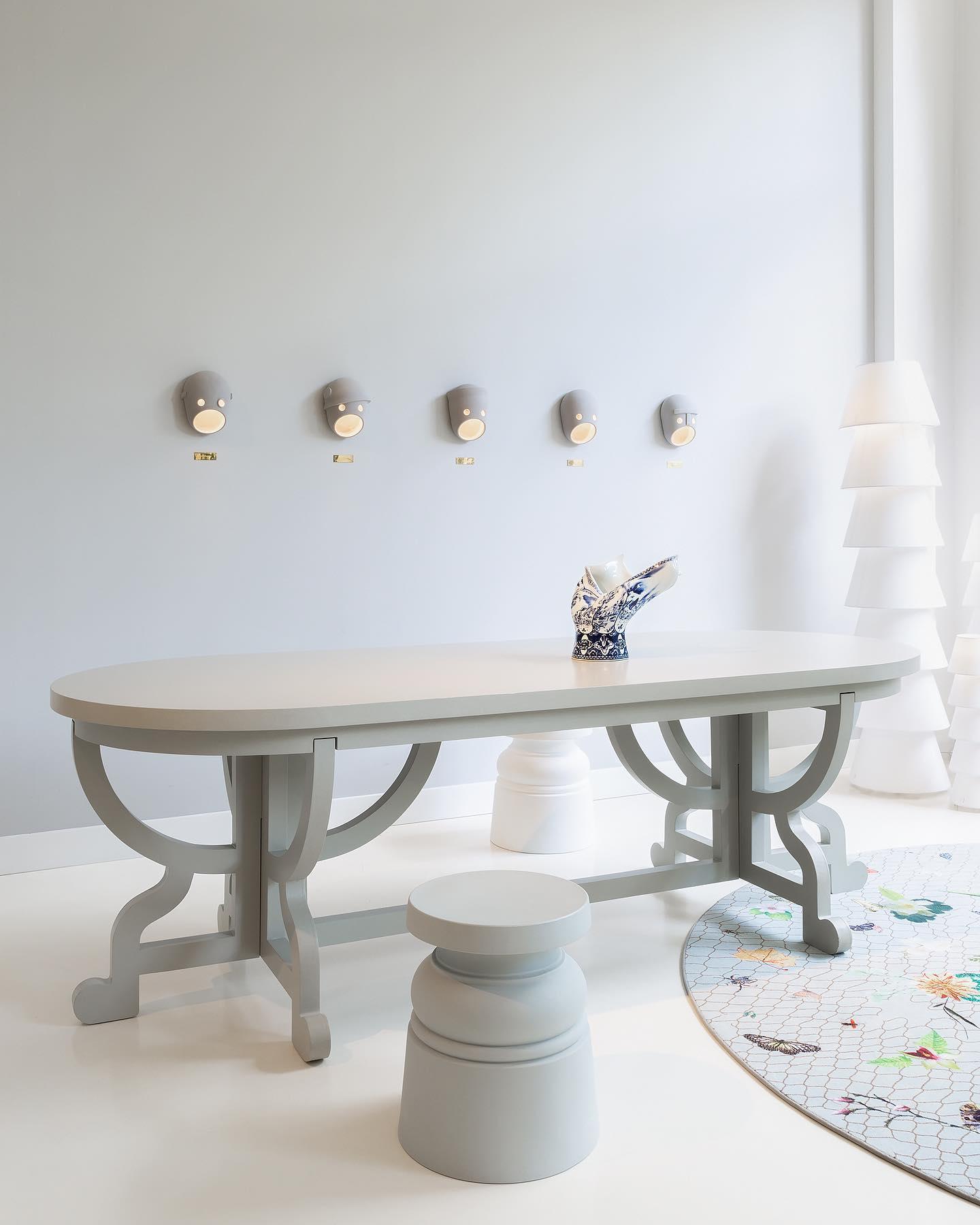 Stołek CONTAINER NEW ANTIQUES biały Moooi Eye on Design