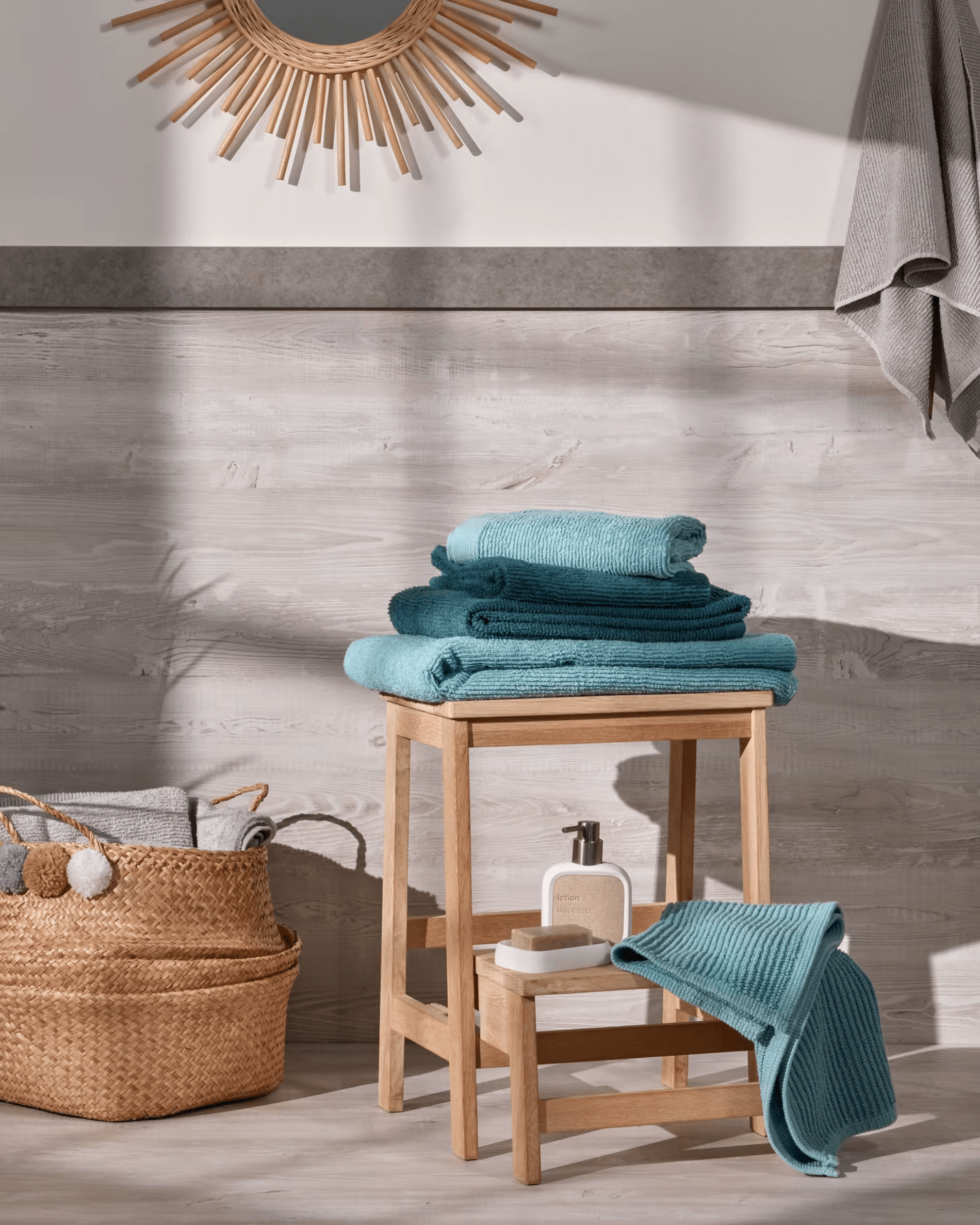 Stołek NELL lite drewno brzozowe La Forma Eye on Design