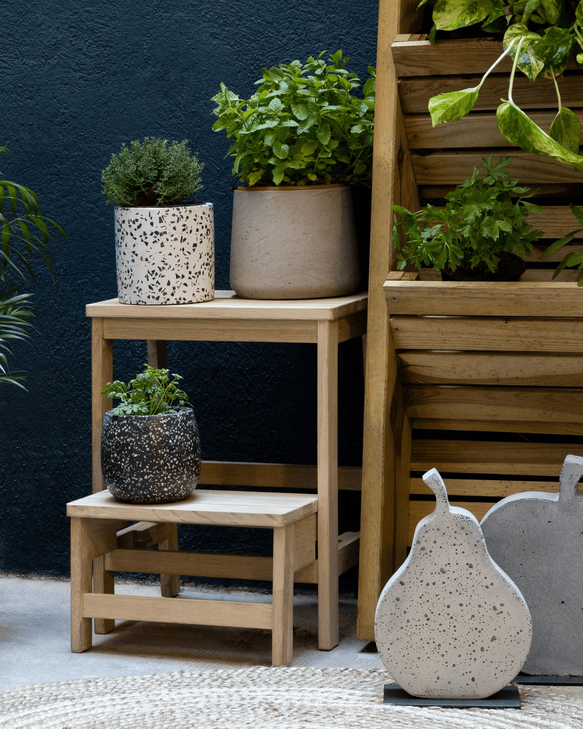 Stołek NELL lite drewno brzozowe La Forma Eye on Design