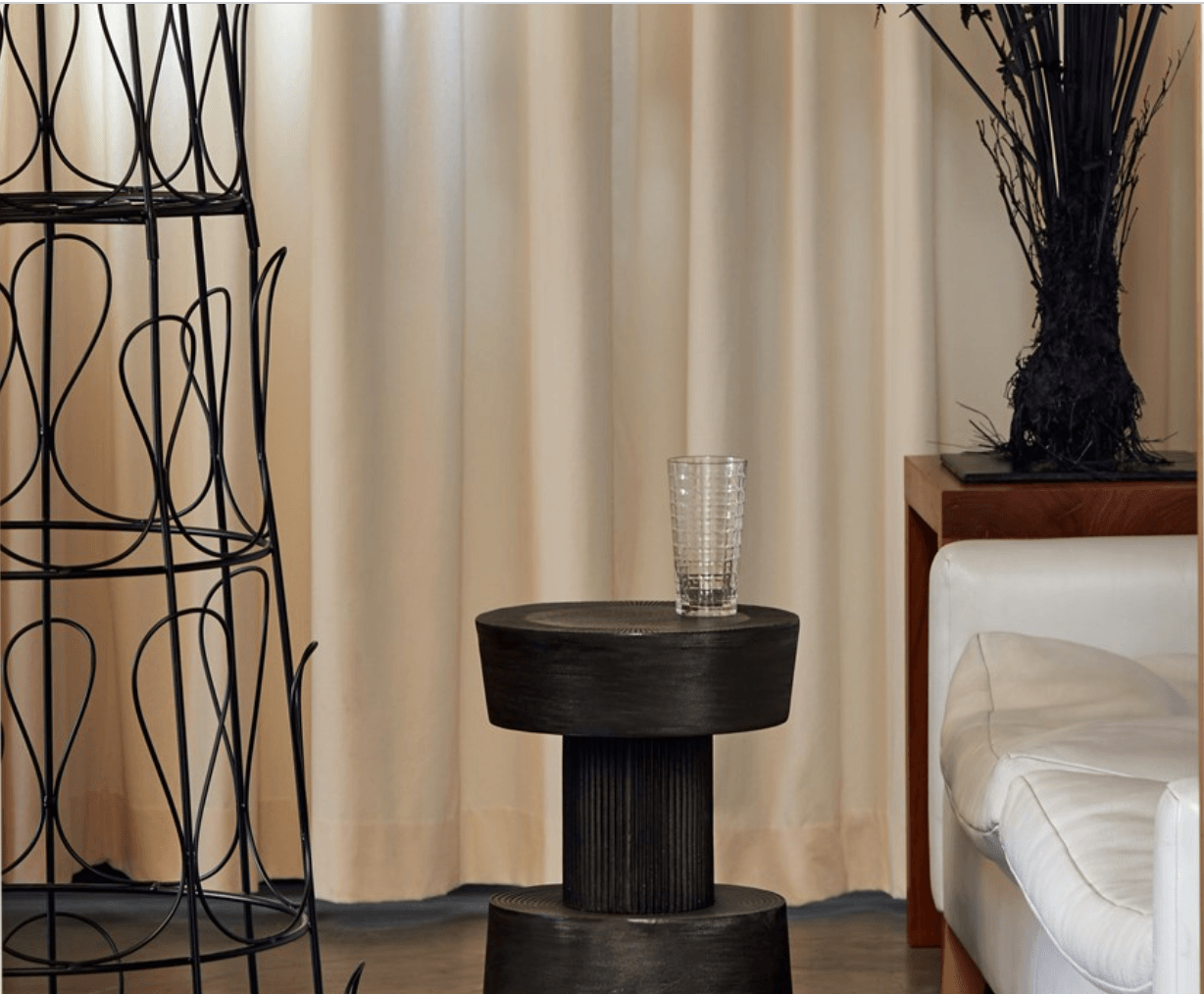 Stołek NUT grafitowy Pols Potten Eye on Design