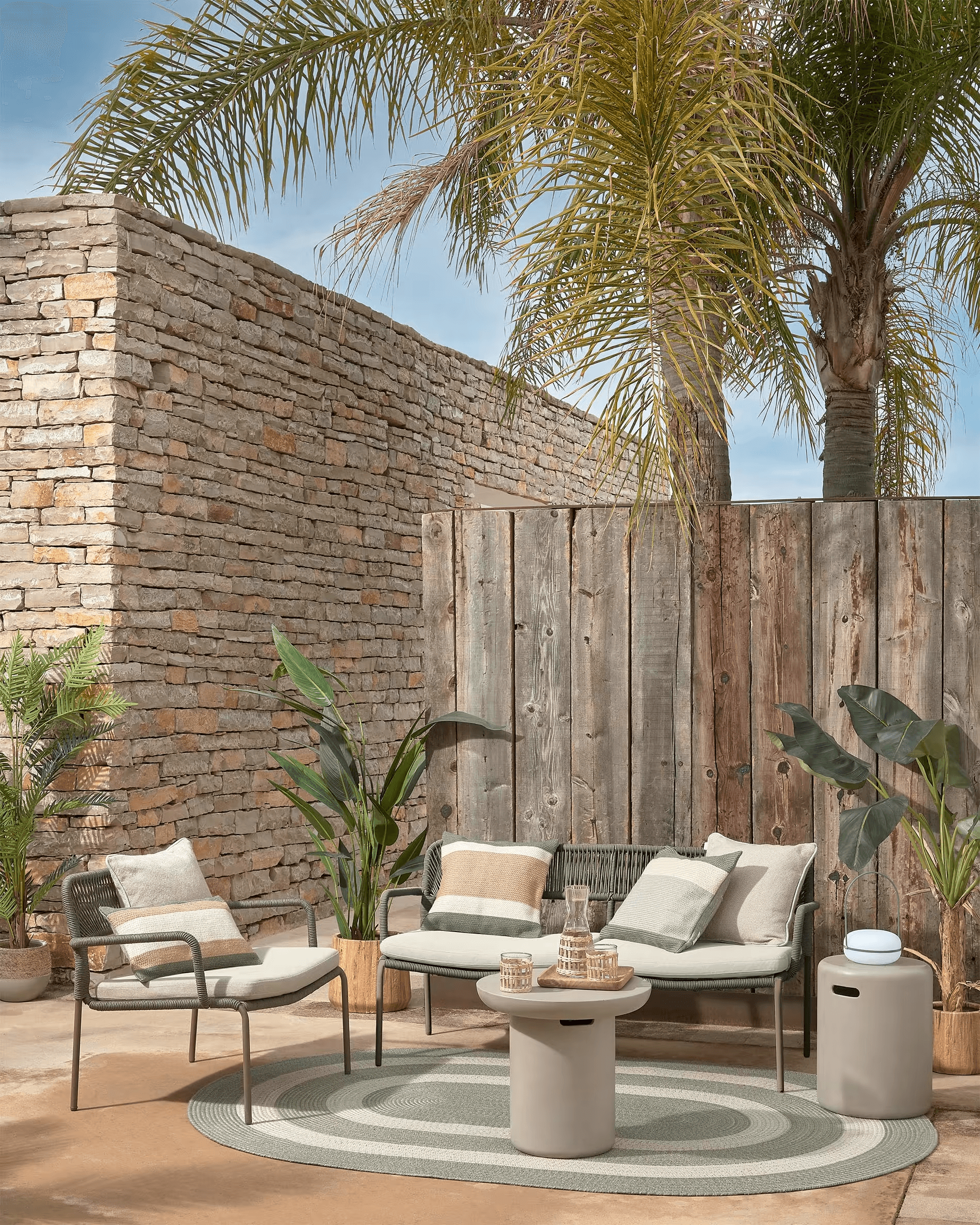 Stołek ogrodowy z cementu TAIMI szary La Forma Eye on Design