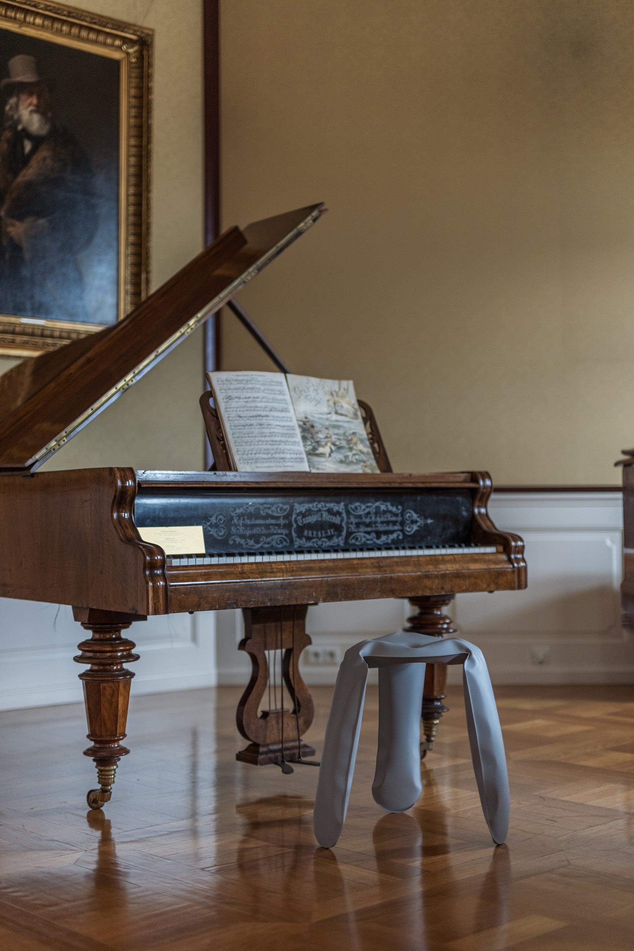 Stołek PLOPP beżowy mat Zieta Studio Eye on Design