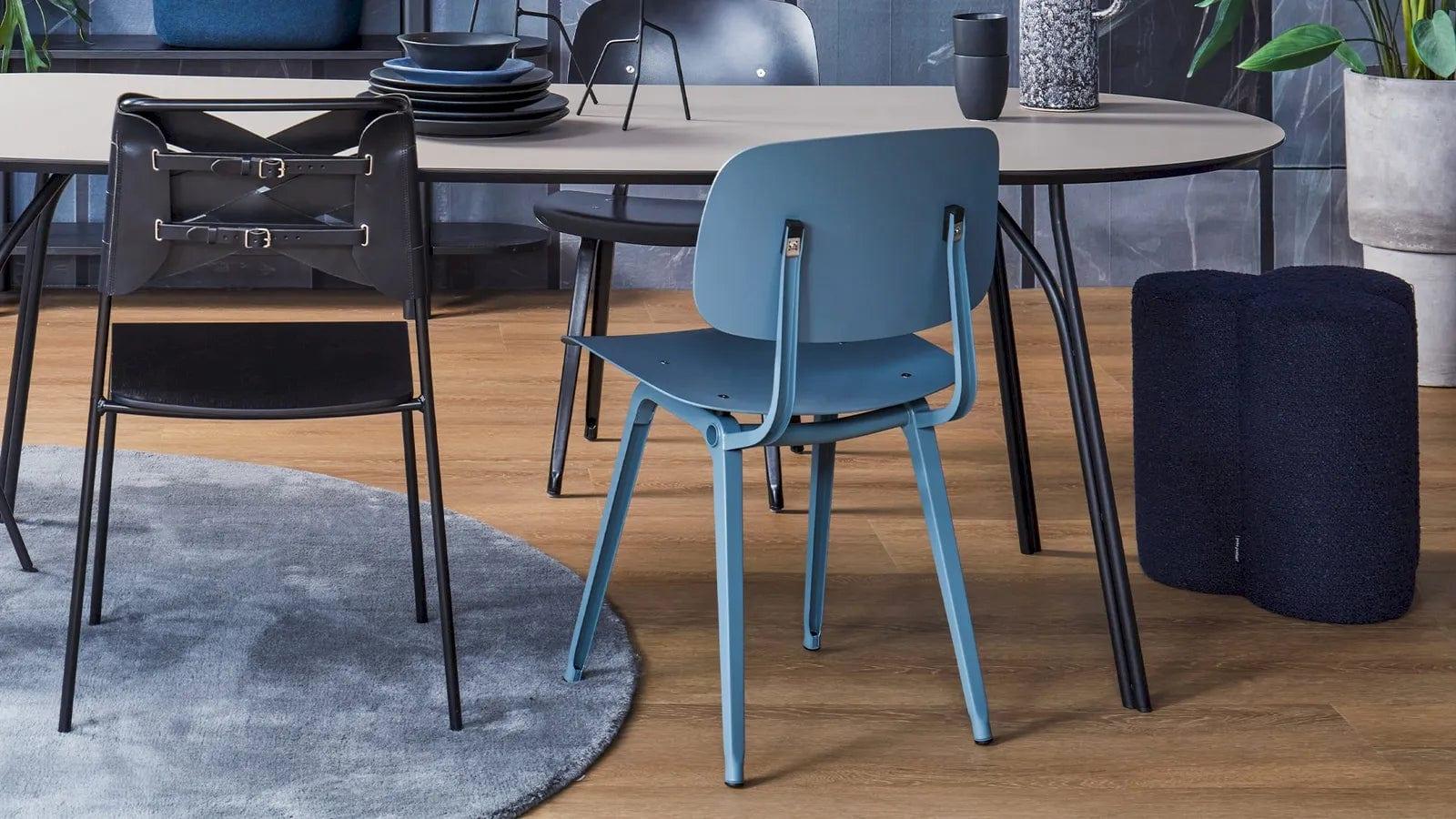 Stołek w tkaninie boucle CLOVER ciemnoniebieski Pols Potten Eye on Design