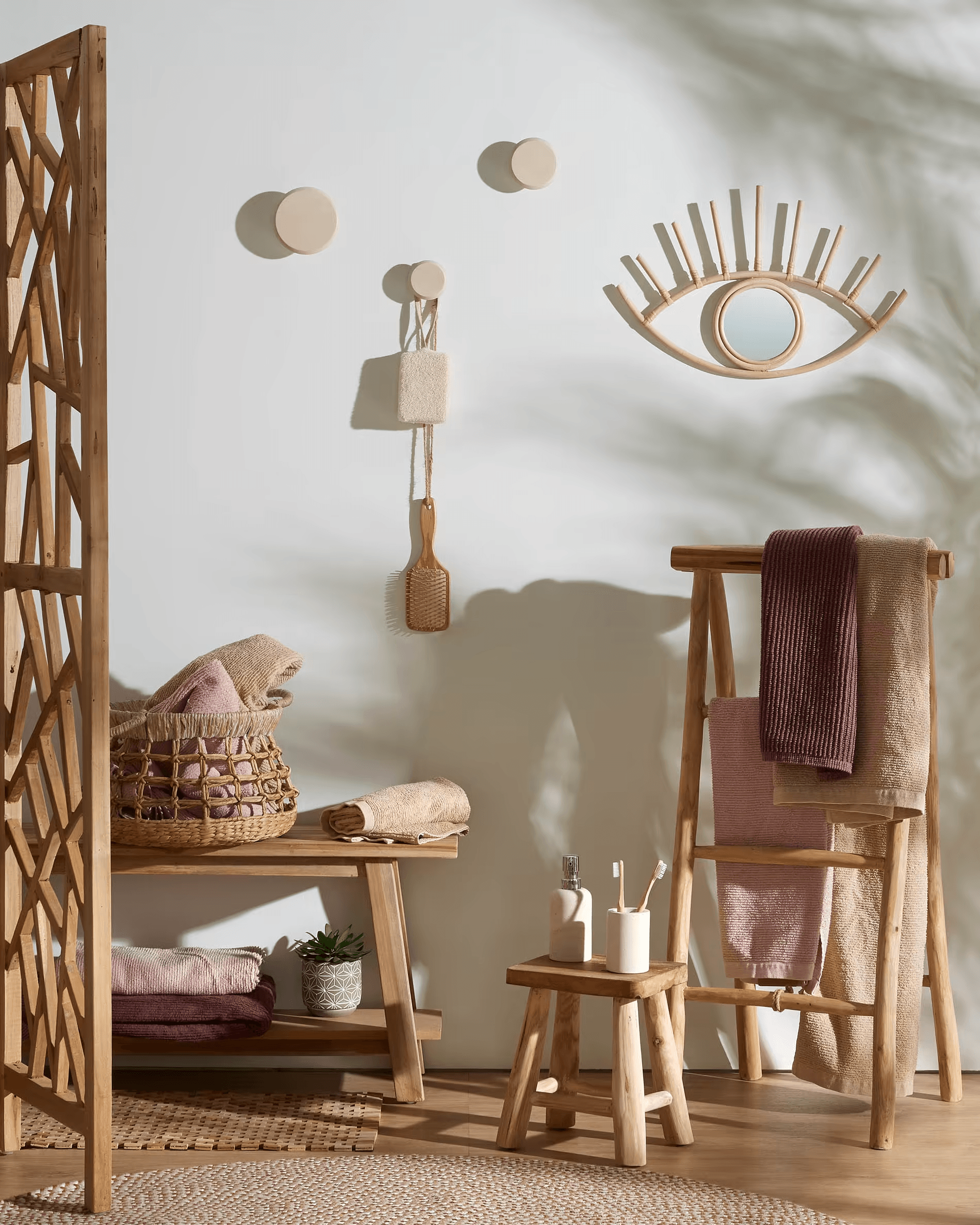 Stołek YUMBI lite drewno tekowe La Forma Eye on Design