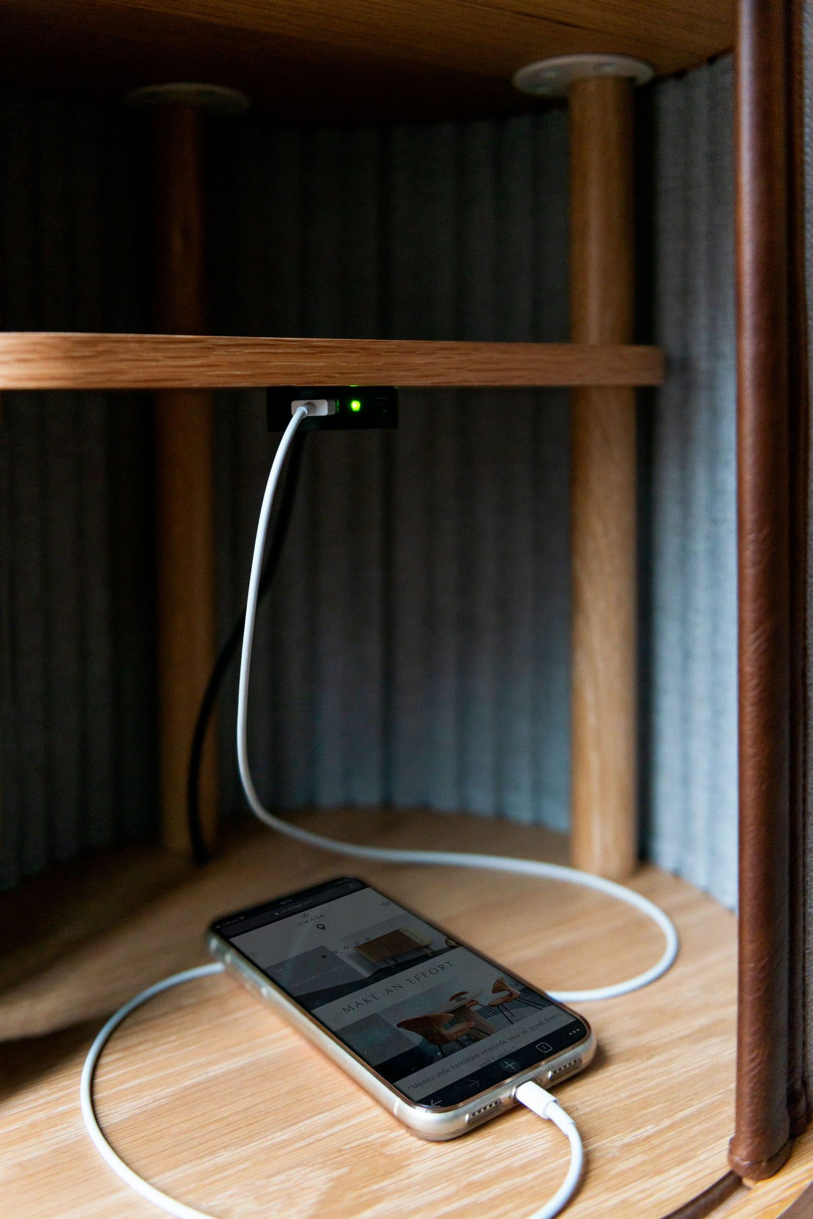 Stolik boczny AUDACIOUS baby blue z dębem UMAGE Eye on Design