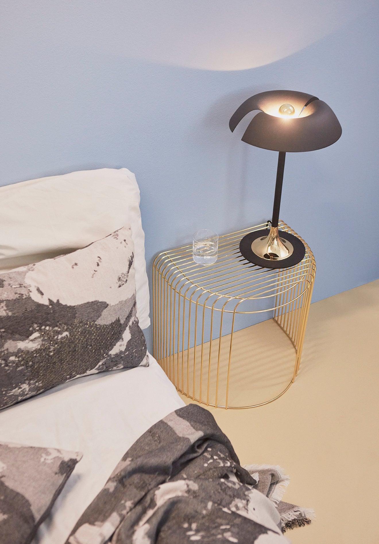 Stolik boczny CURVA złoty AYTM Eye on Design