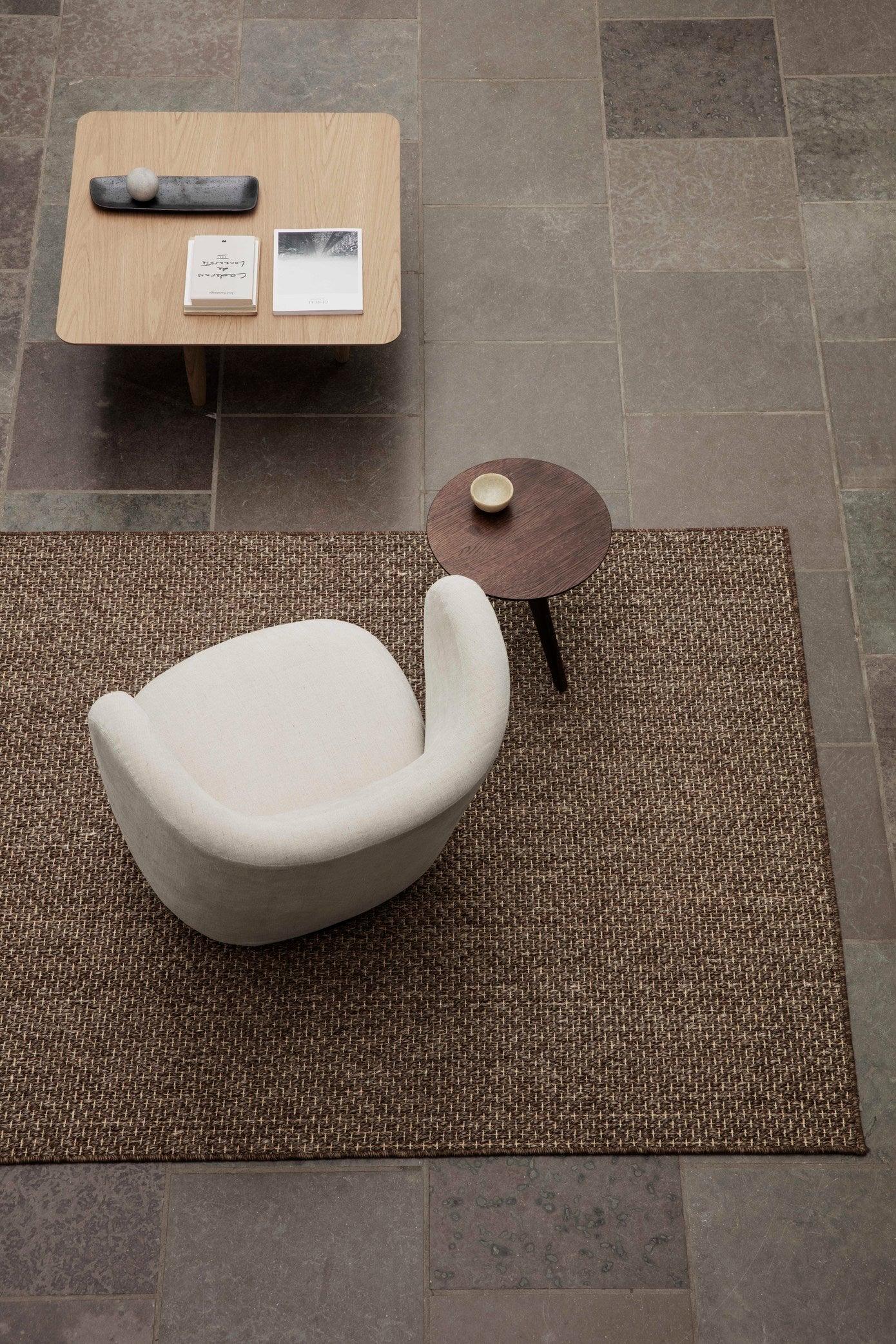 Stolik boczny FIN ciemny dębowy NORR11 Eye on Design