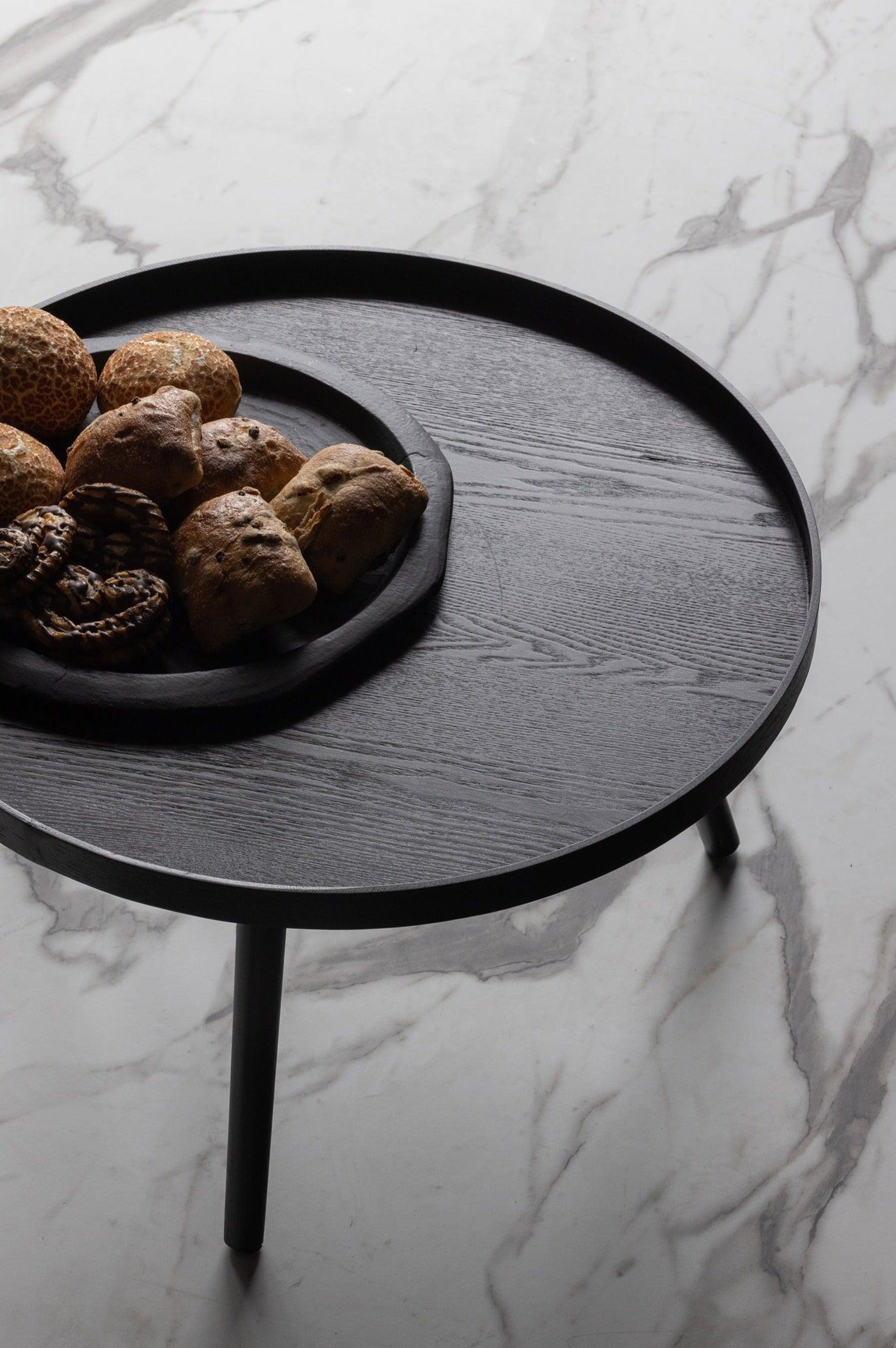 Stolik boczny MESA czarny poeskpozycyjny Woood Eye on Design