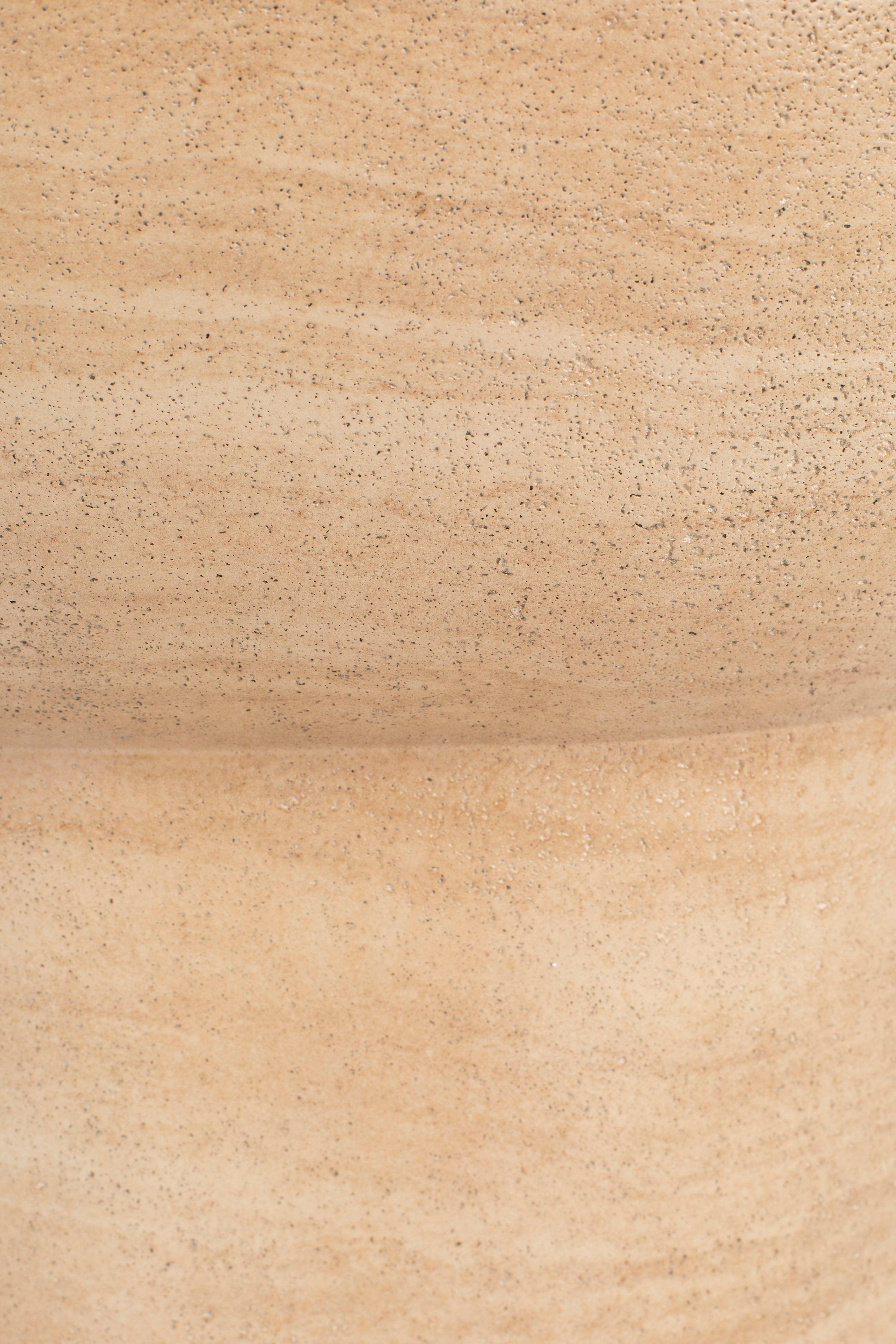 Stolik boczny okrągły NOBLE beżowy Zuiver Eye on Design