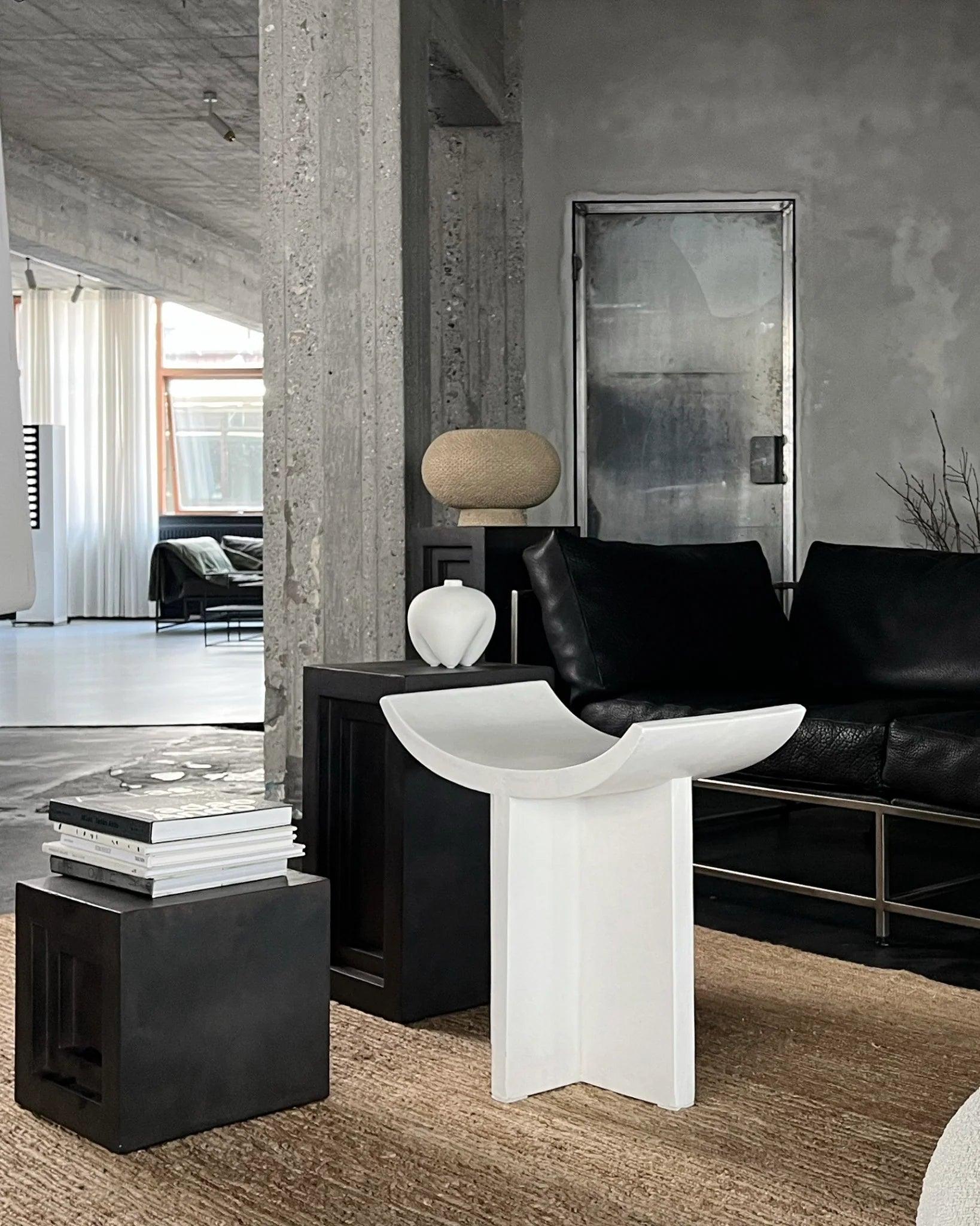 Stolik boczny PODIUM ciemnobrązowy 101 Copenhagen Eye on Design