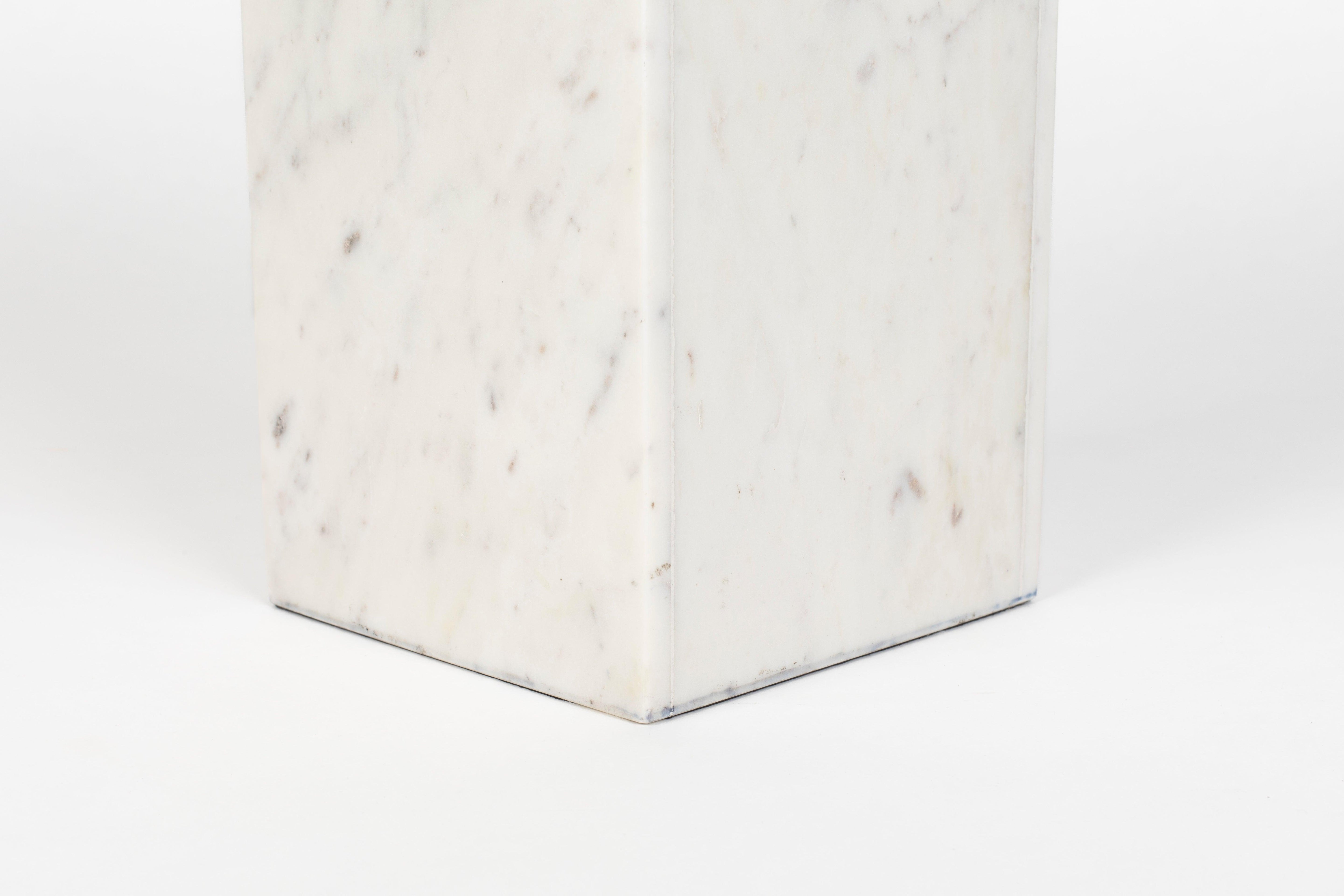 Stolik boczny PRIDE biały marmur Zuiver Eye on Design