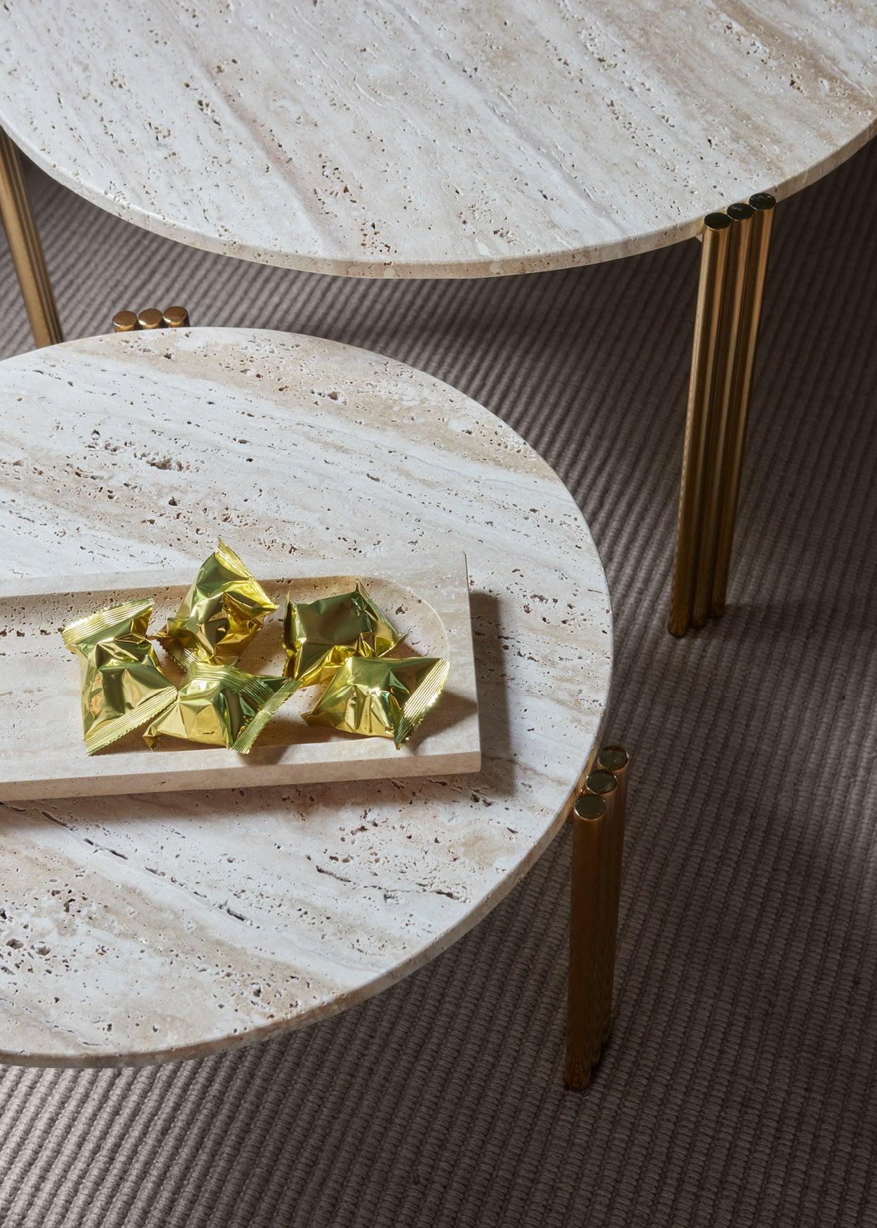 Stolik boczny TRIBUS jasny blat ze złotą podstawą AYTM Eye on Design