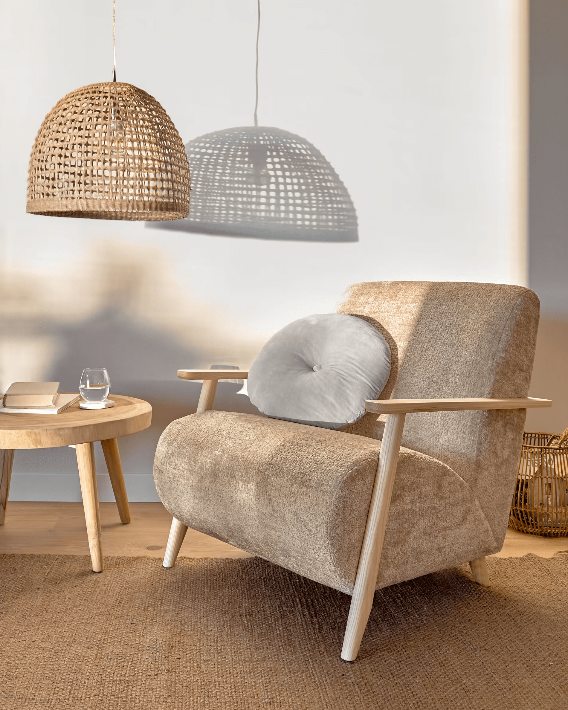 Stolik boczny WELLCRES lite drewno mungur La Forma Eye on Design