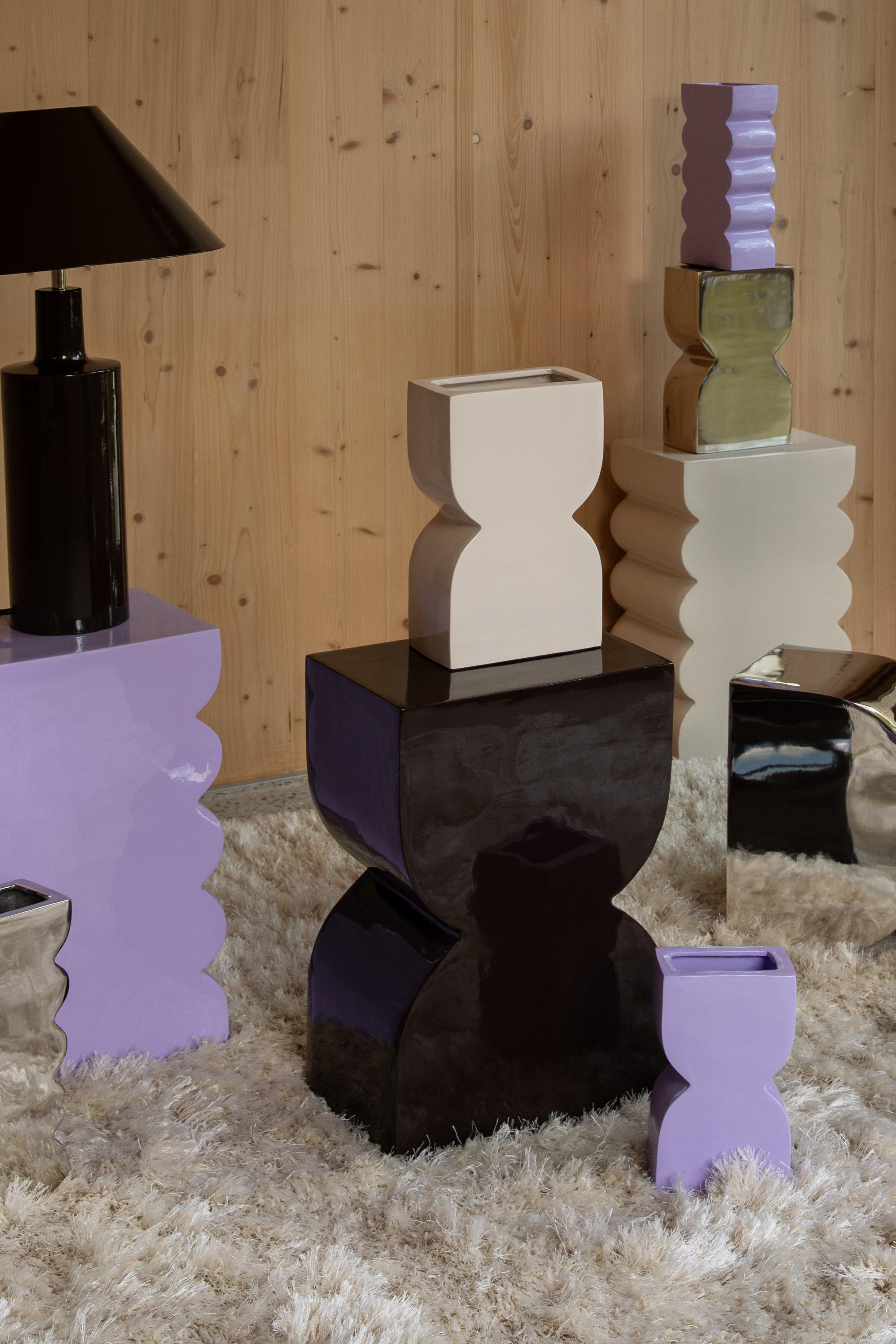 Stolik CURVES błyszczący liliowy Zuiver Eye on Design