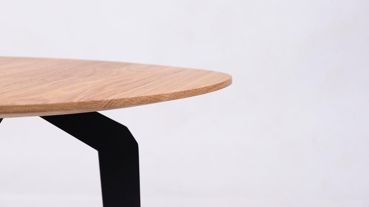 Stolik kawowy FEZA drewniany z czarną podstawą Nobonobo Eye on Design