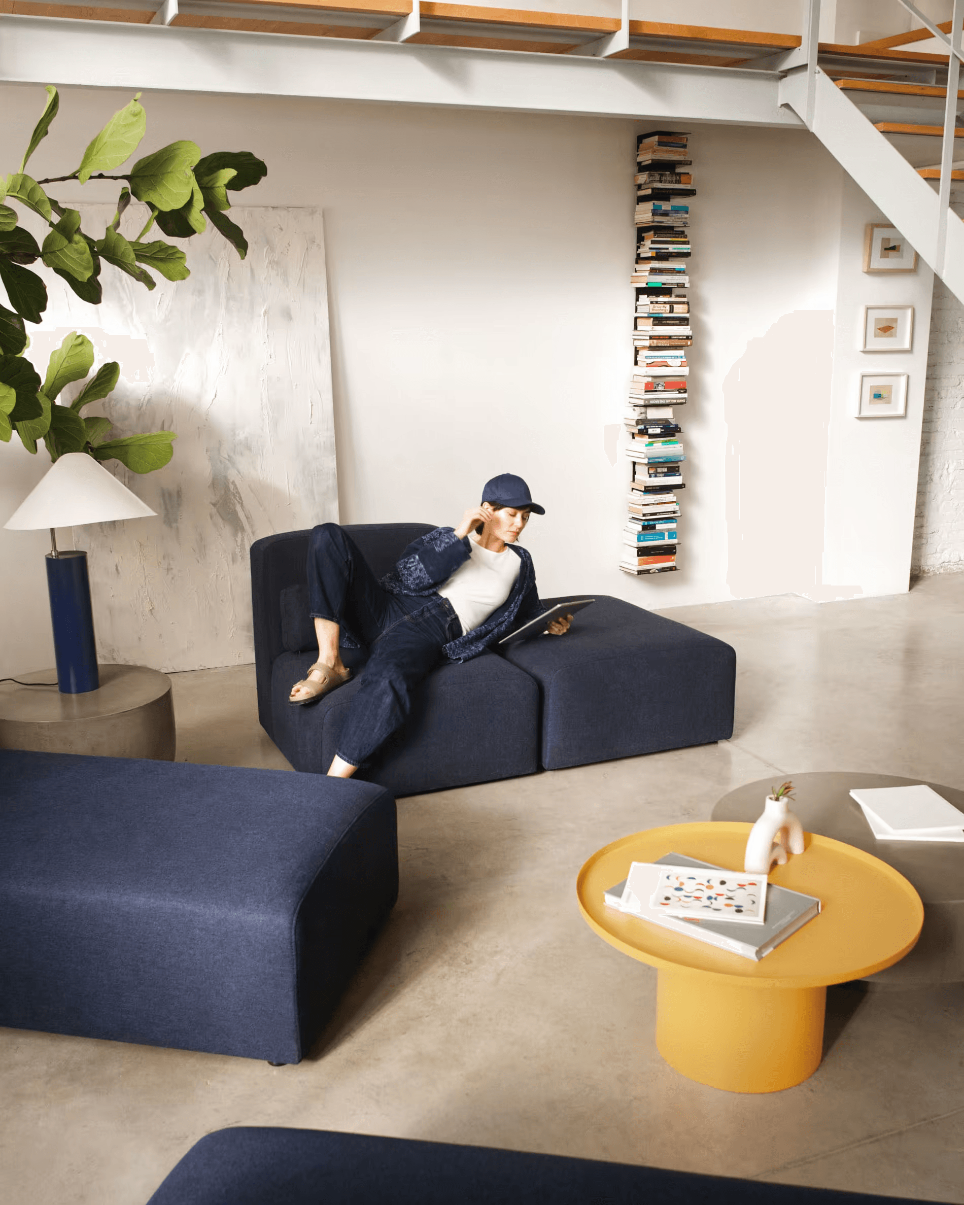 Stolik kawowy FLEKSA musztardowy La Forma Eye on Design