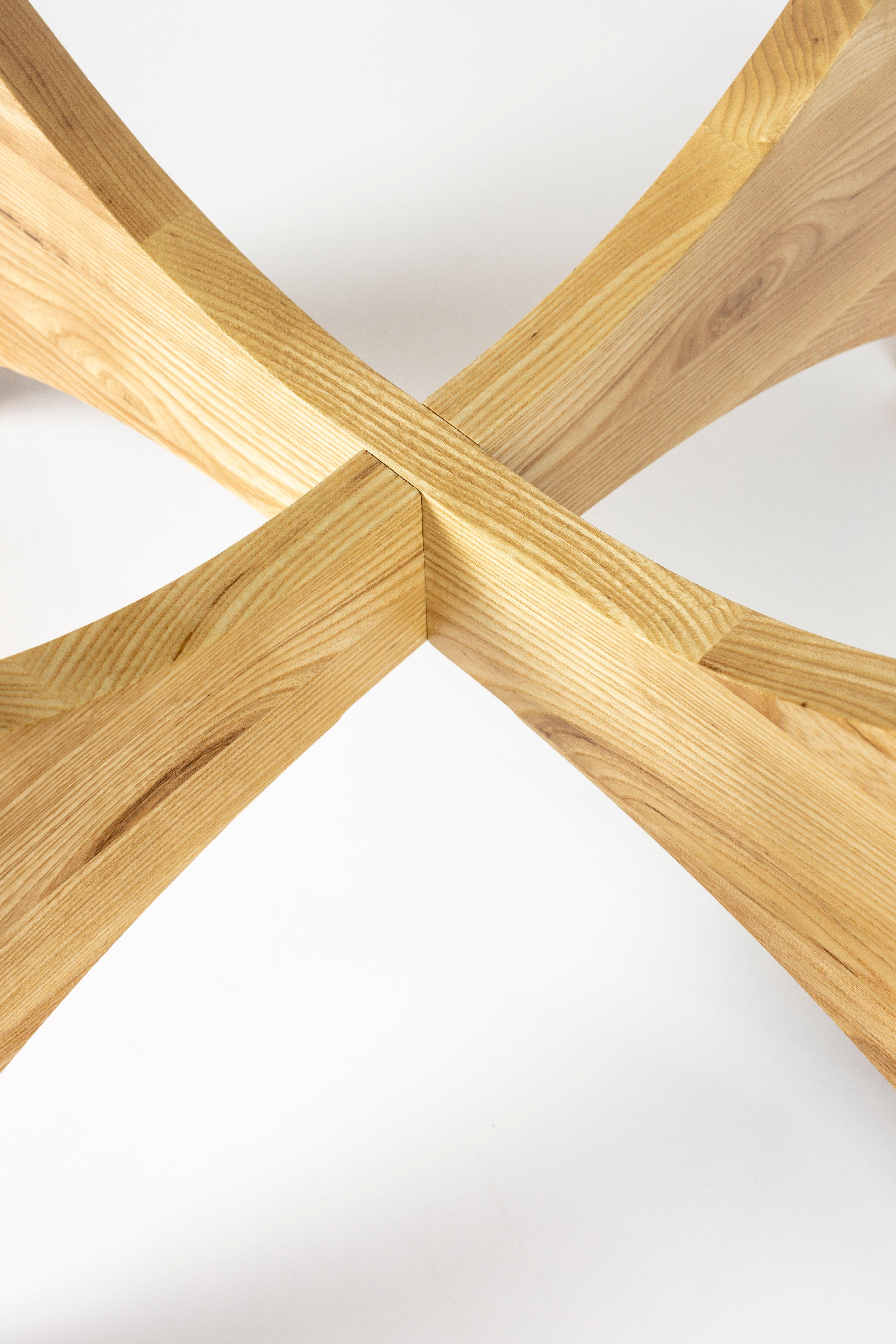 Stolik kawowy KOBE drewno jesionowe Zuiver Eye on Design