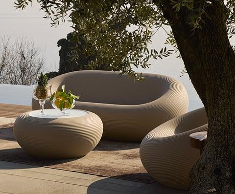 Stolik kawowy zewnętrzny NAMI szary Qeeboo Eye on Design