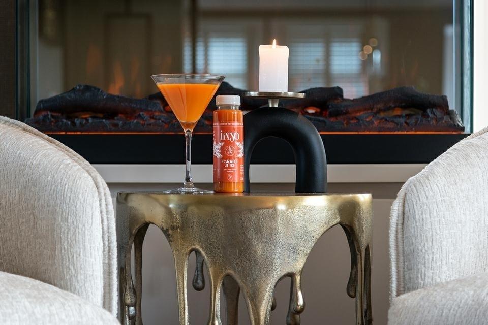 Stolik LAILA postarzany złoty Richmond Interiors Eye on Design