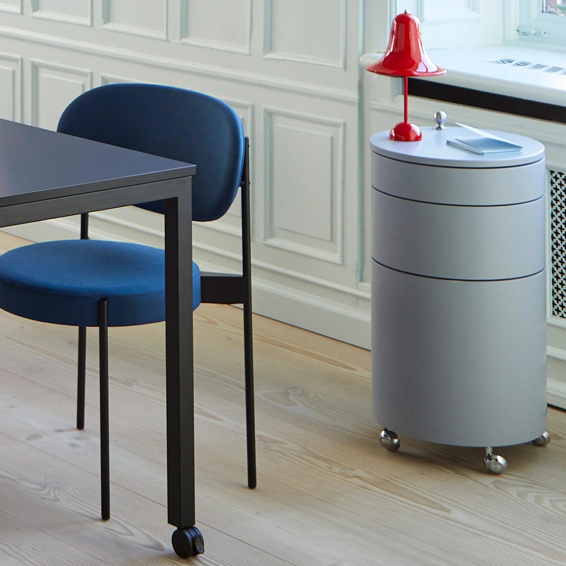 Stolik na kółkach BARBOY liliowy szary Verpan Eye on Design