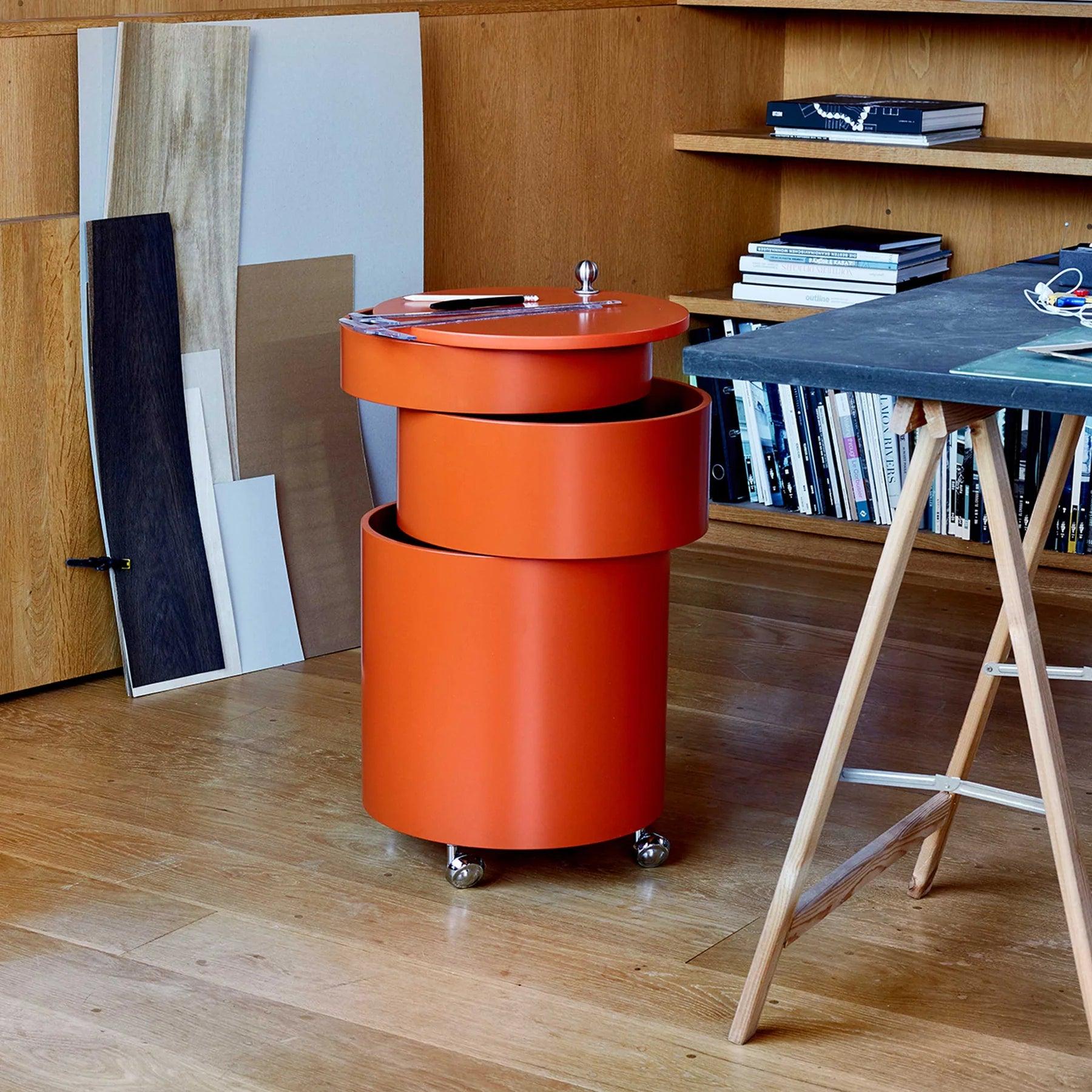 Stolik na kółkach BARBOY pomarańczowy Verpan Eye on Design