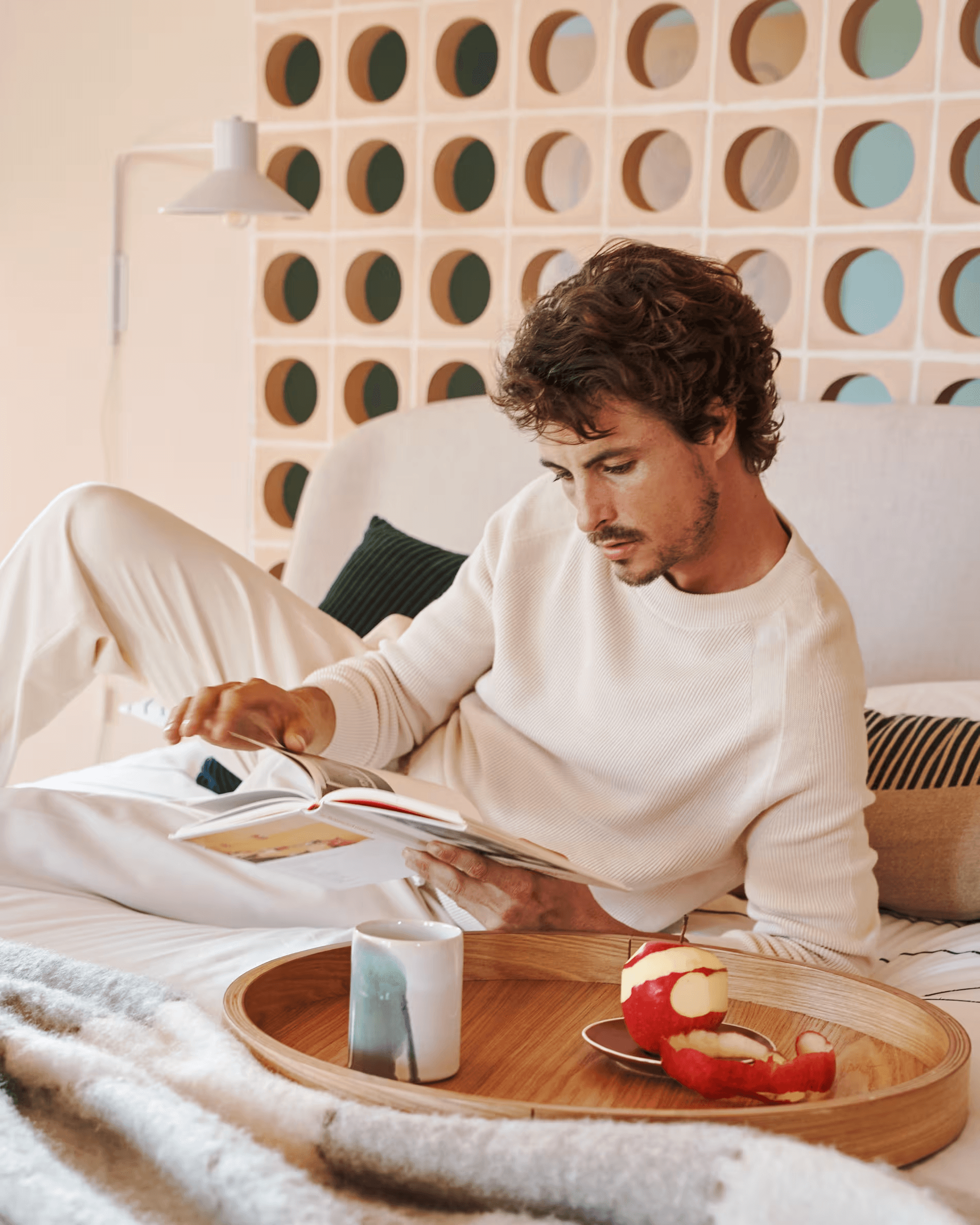 Stolik nocny OCTAVIA sklejka jesionowa La Forma Eye on Design