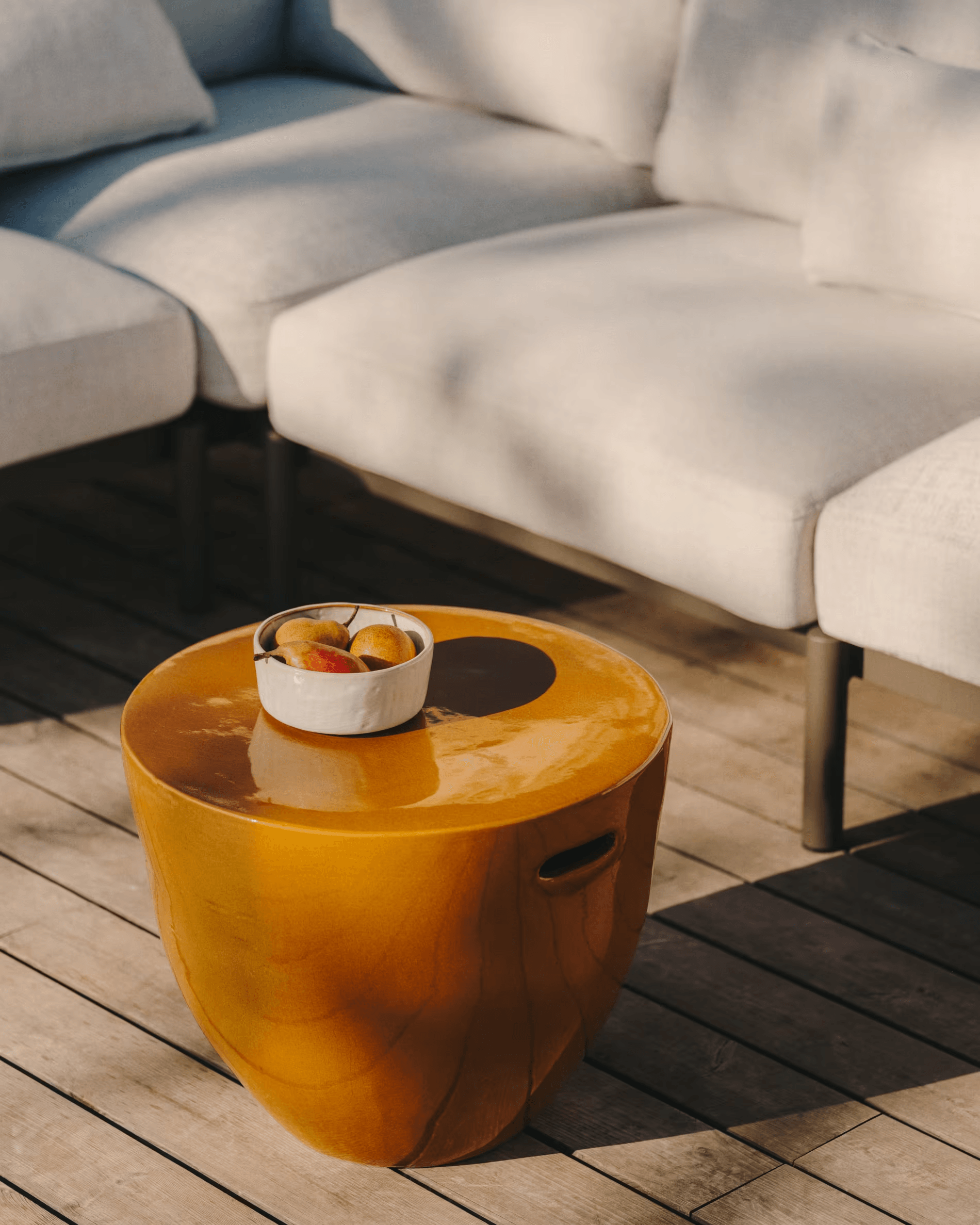 Stolik ogrodowy MESQUIDA musztardowy La Forma Eye on Design