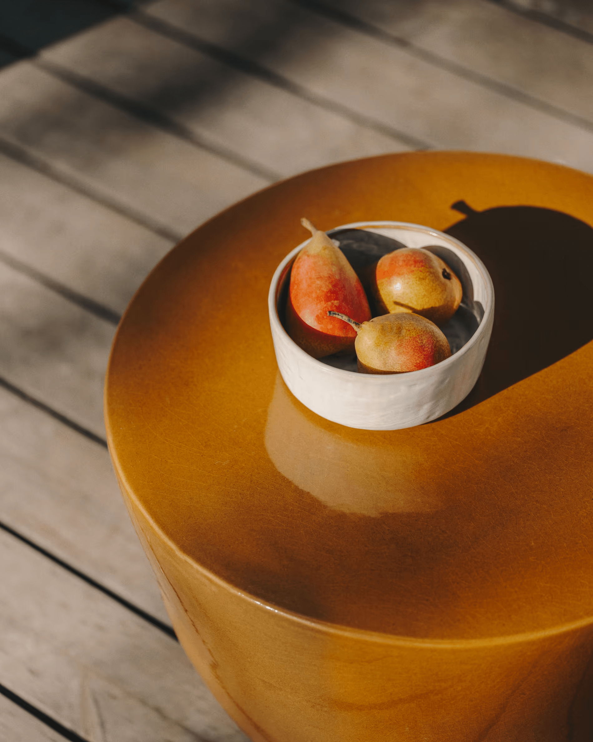 Stolik ogrodowy MESQUIDA musztardowy La Forma Eye on Design