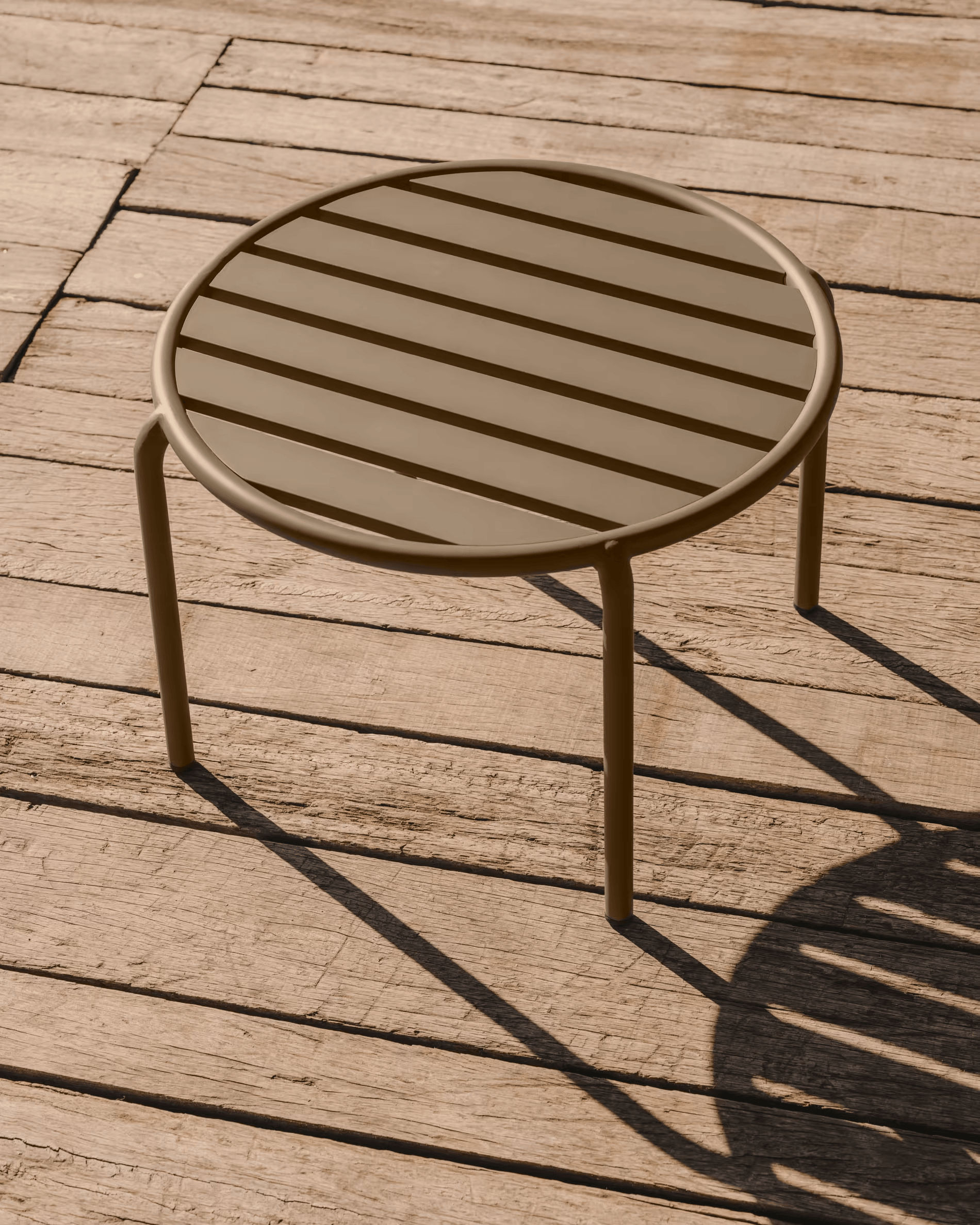 Stolik pomocniczy ogrodowy JONCOLS zielony La Forma Eye on Design