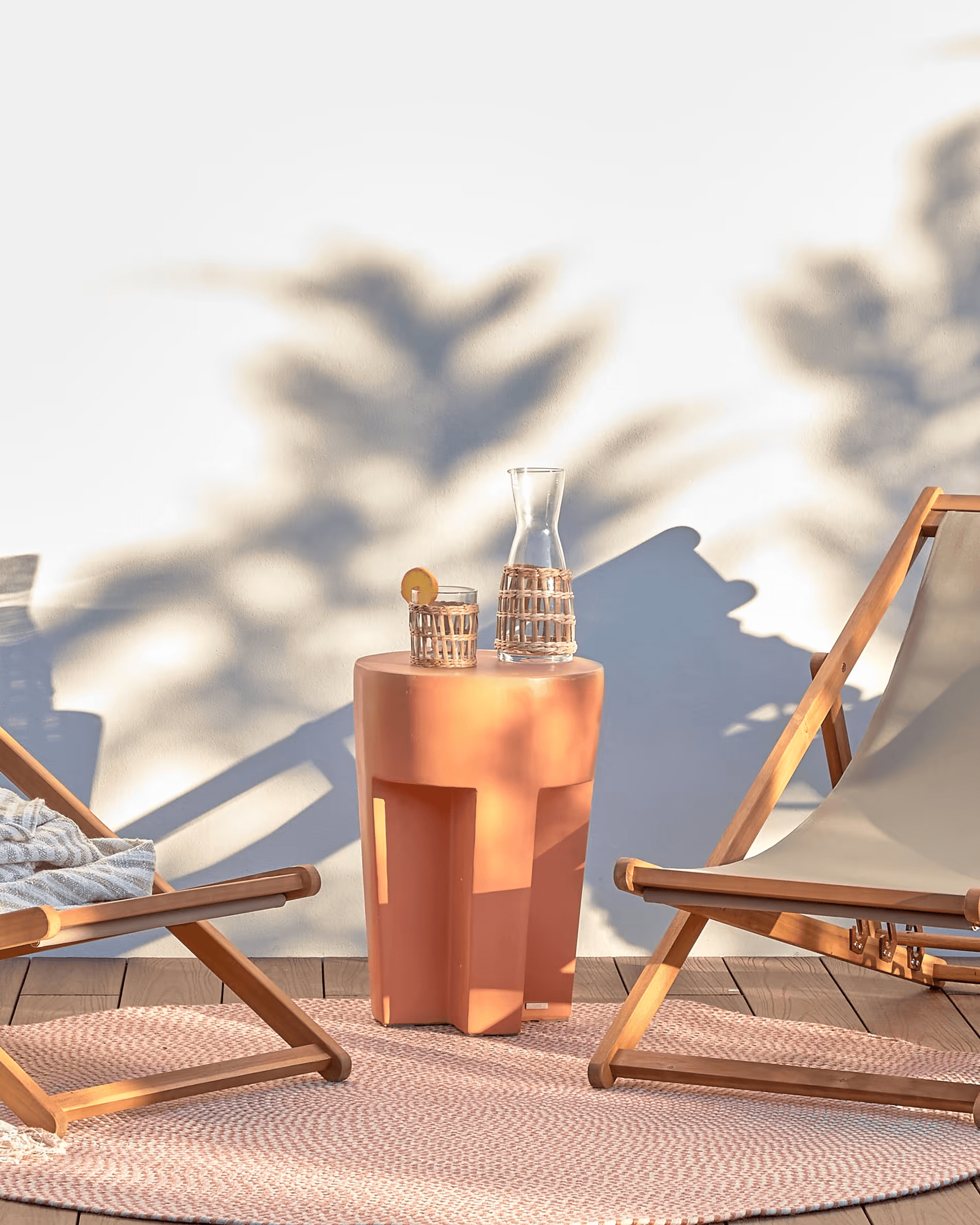 Stolik pomocniczy ogrodowy VILENA terakota La Forma Eye on Design