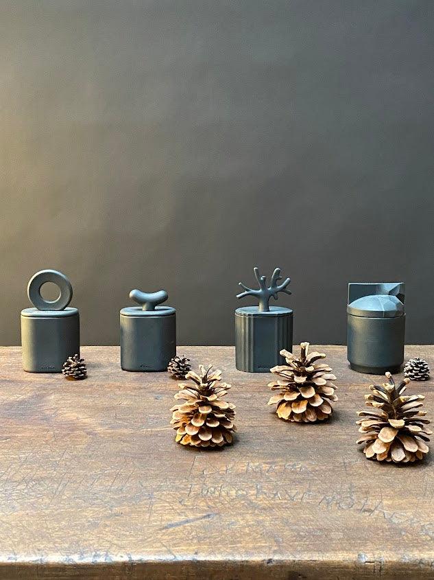 Świeca zapachowa KI czarny Kyuka Design Eye on Design